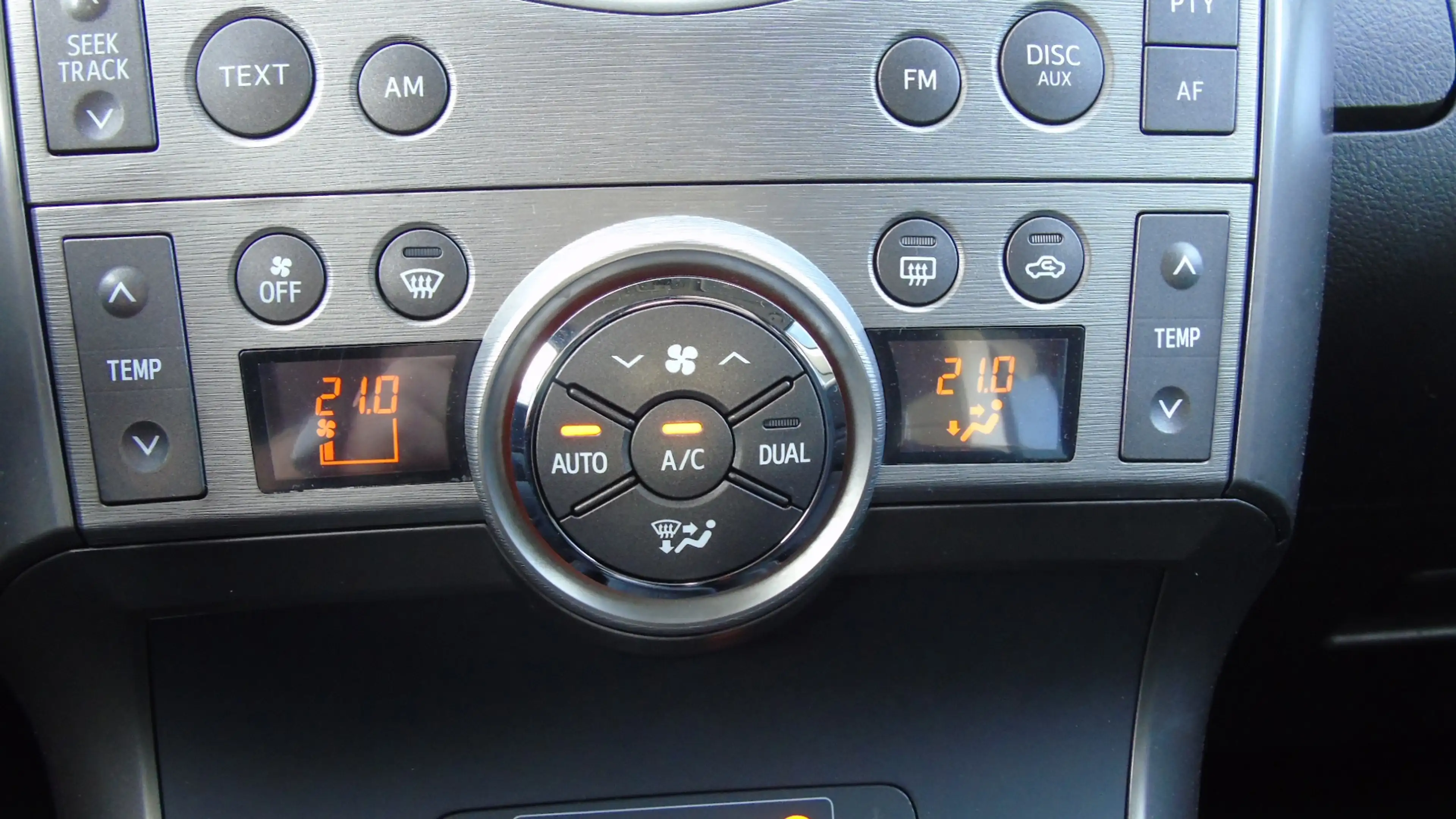 Toyota Verso 1.6 VVT-i Comfort — photo 15