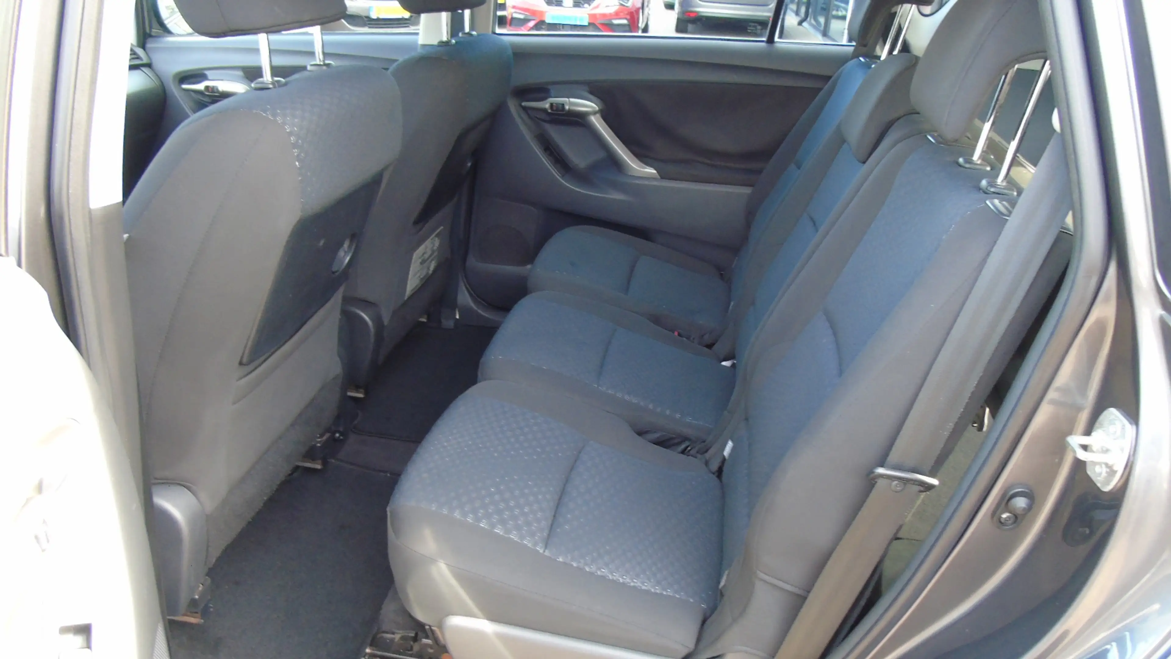 Toyota Verso 1.6 VVT-i Comfort — photo 11
