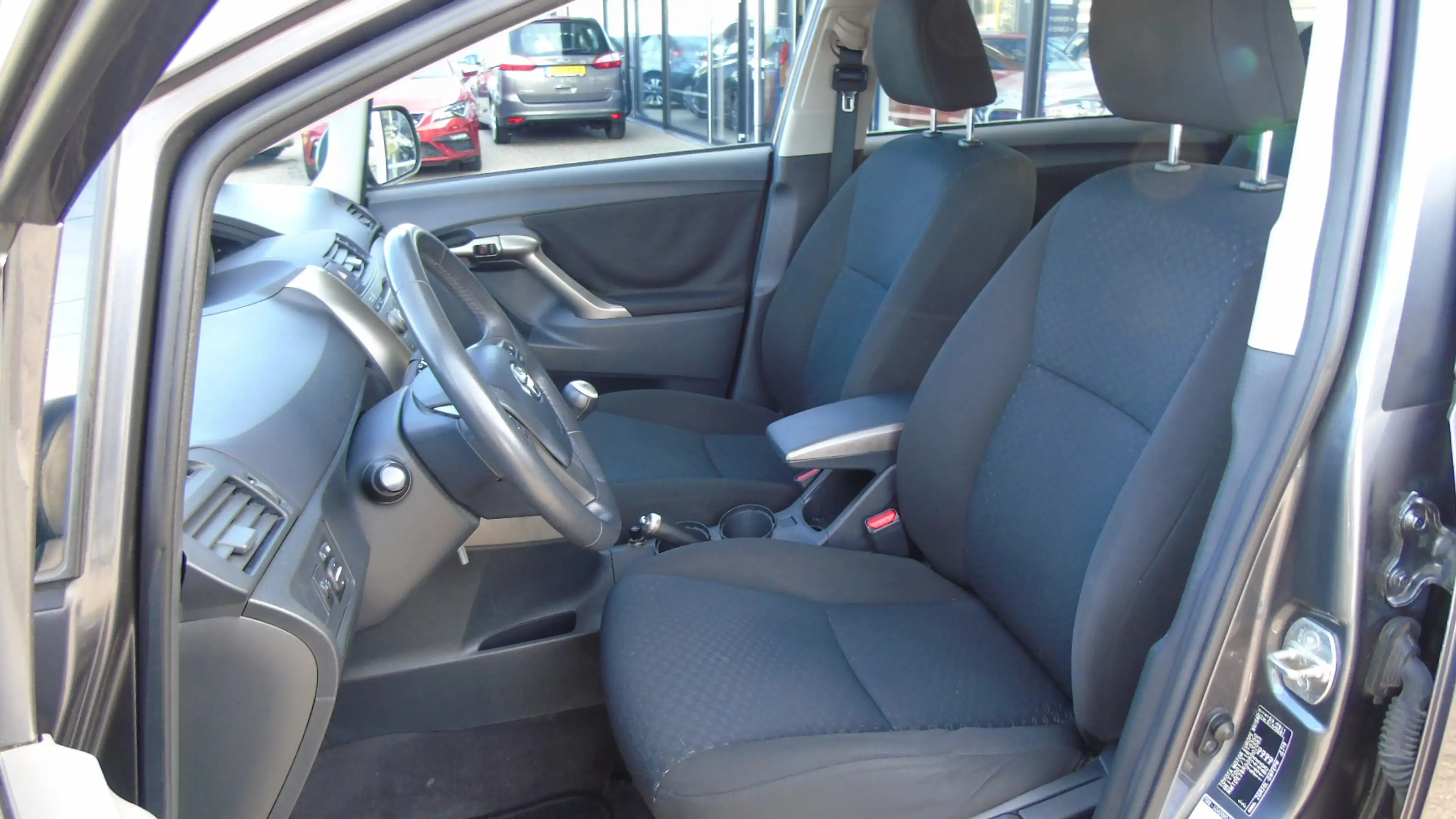 Toyota Verso 1.6 VVT-i Comfort — photo 10