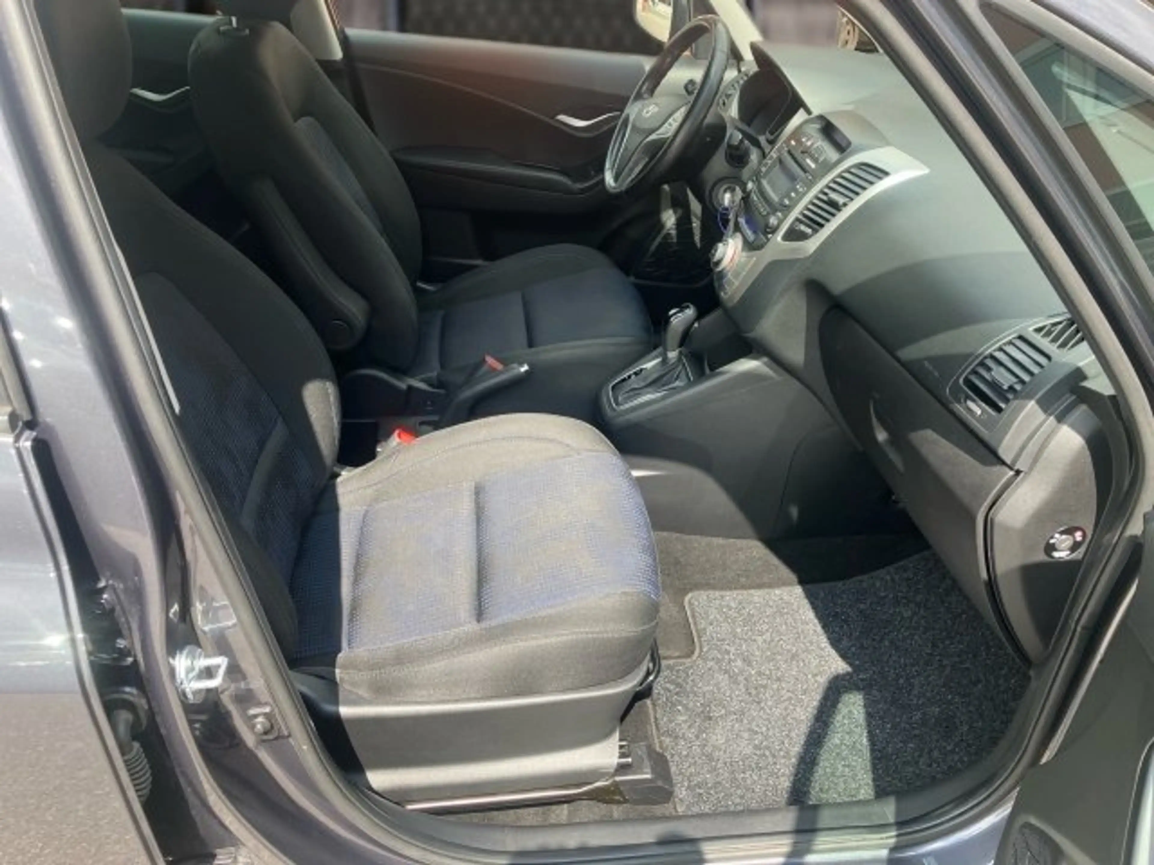 Hyundai iX20 1,6 CVVT Go Aut — photo 11
