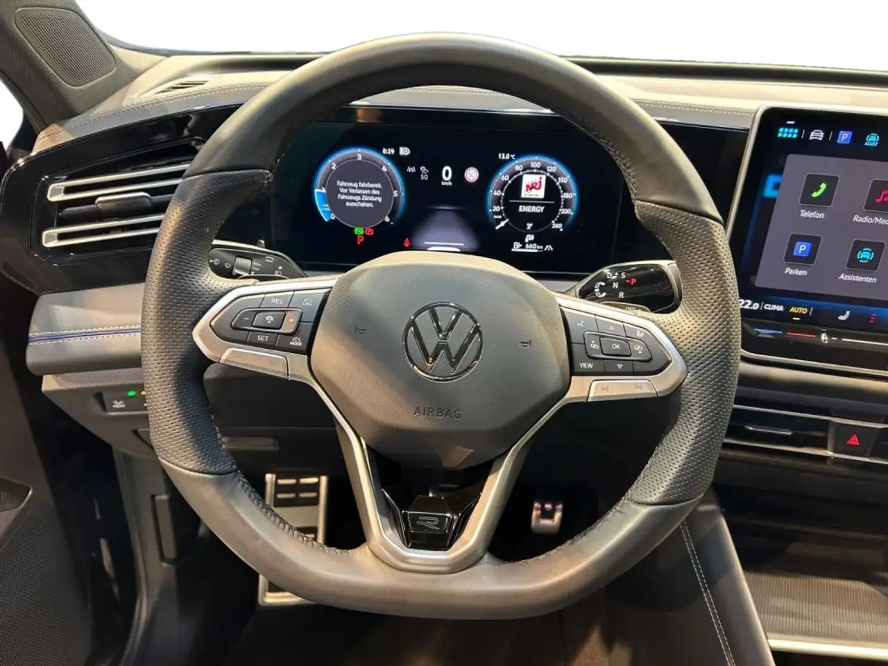 Volkswagen Tiguan 2.0 TDI R-Line Fahrassist+Pano+SHD+Wide 11