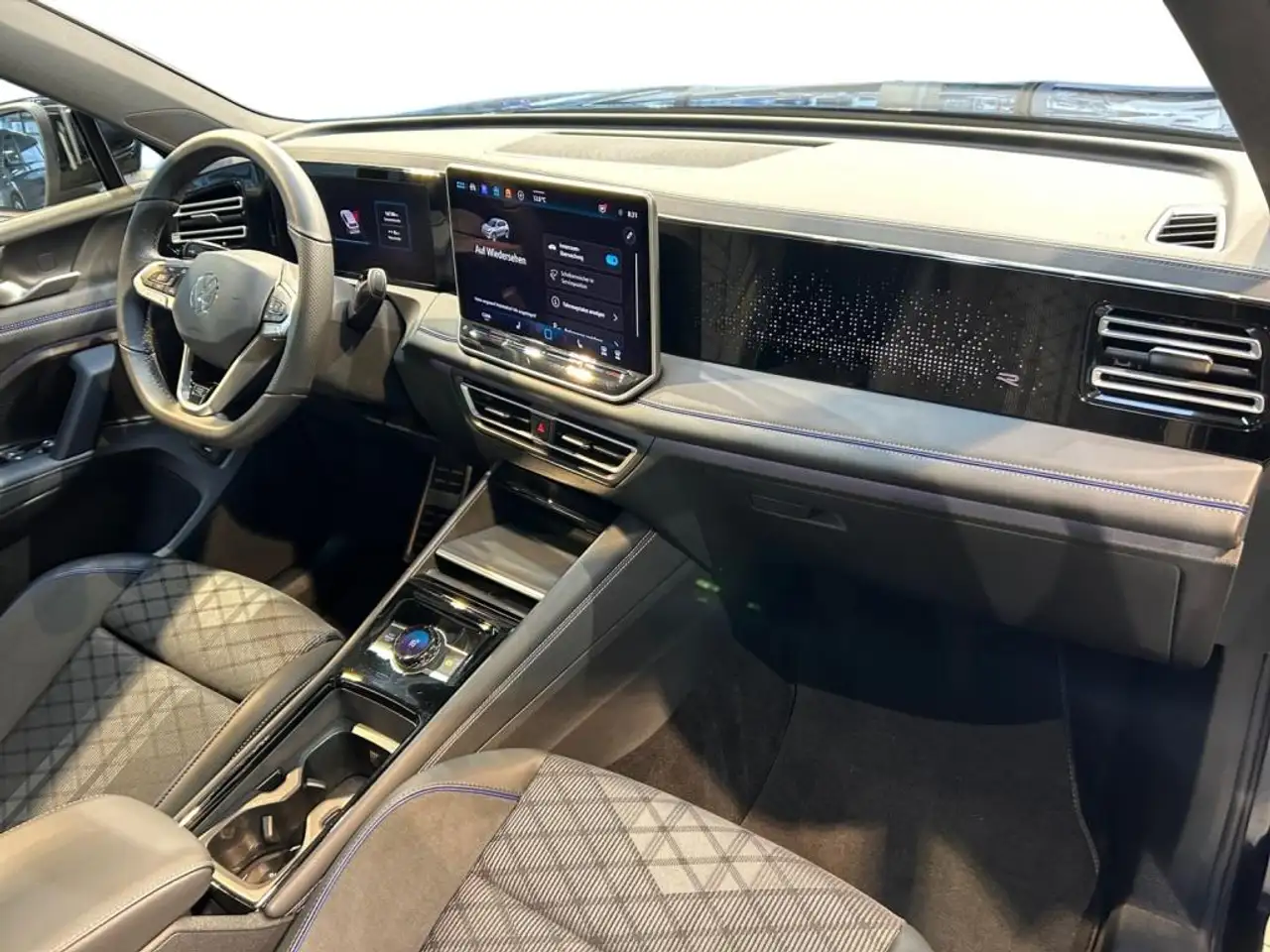 Volkswagen Tiguan 2.0 TDI R-Line Fahrassist+Pano+SHD+Wide 4