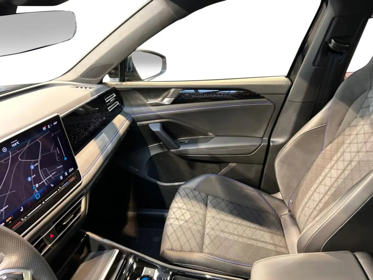 Volkswagen Tiguan 2.0 TDI R-Line Fahrassist+Pano+SHD+Wide 15