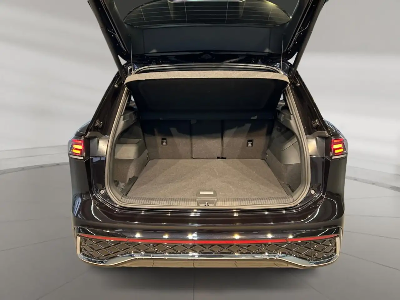 Volkswagen Tiguan 2.0 TDI R-Line Fahrassist+Pano+SHD+Wide 13