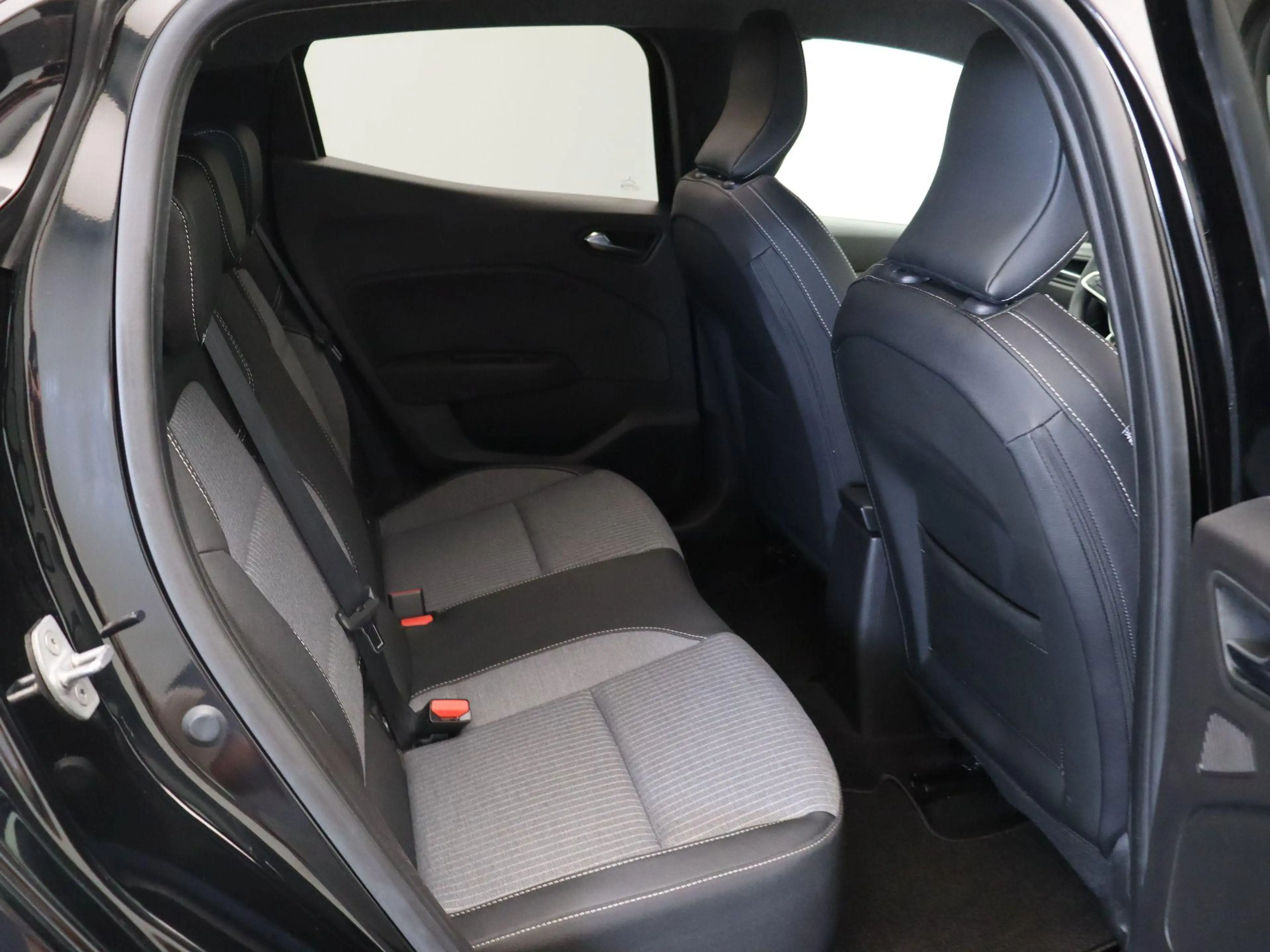 Renault Clio 1.6 E-Tech Full Hybrid 145 techno | Navigatie | Ap — photo 8