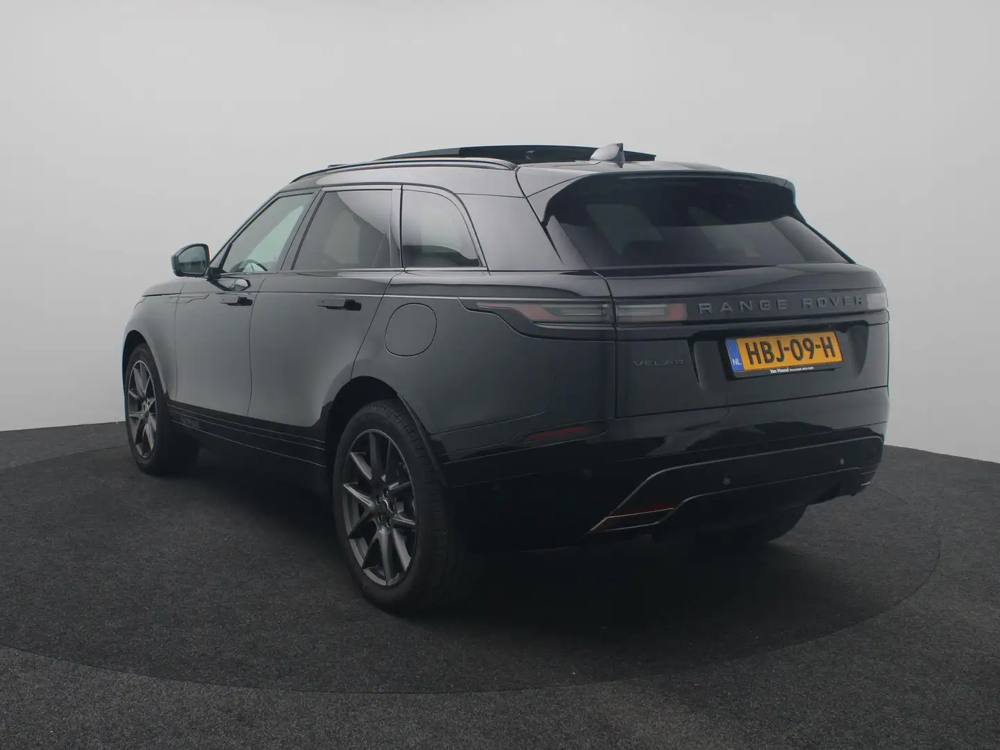 Land Rover Range Rover Velar P400e AWD Dynamic HSE PHEV | Cold Climate Pack | M Zwart - 2