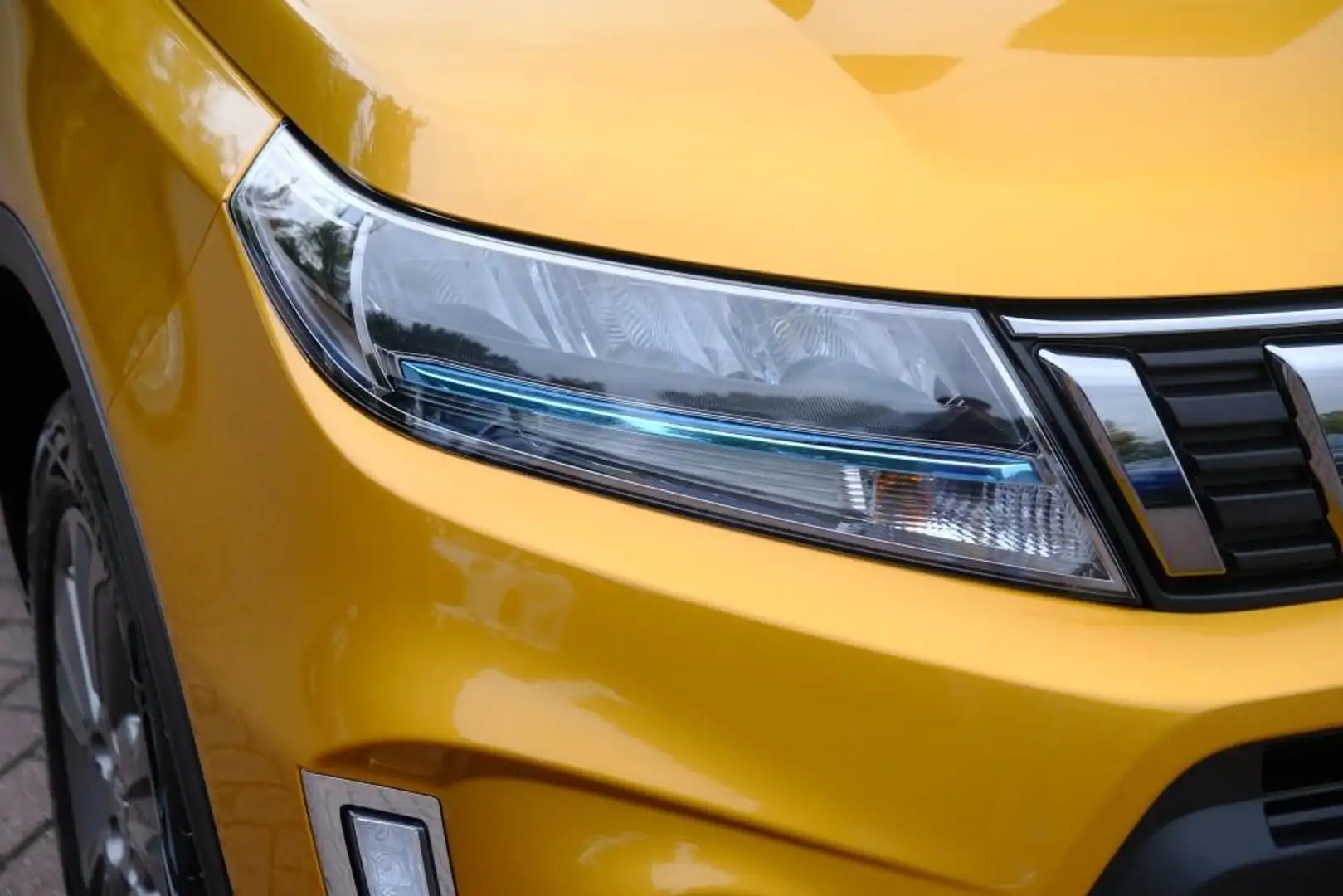 Suzuki Vitara 1.4 Boosterjet 130pk Select Smart Hybrid | App Con Geel - 2