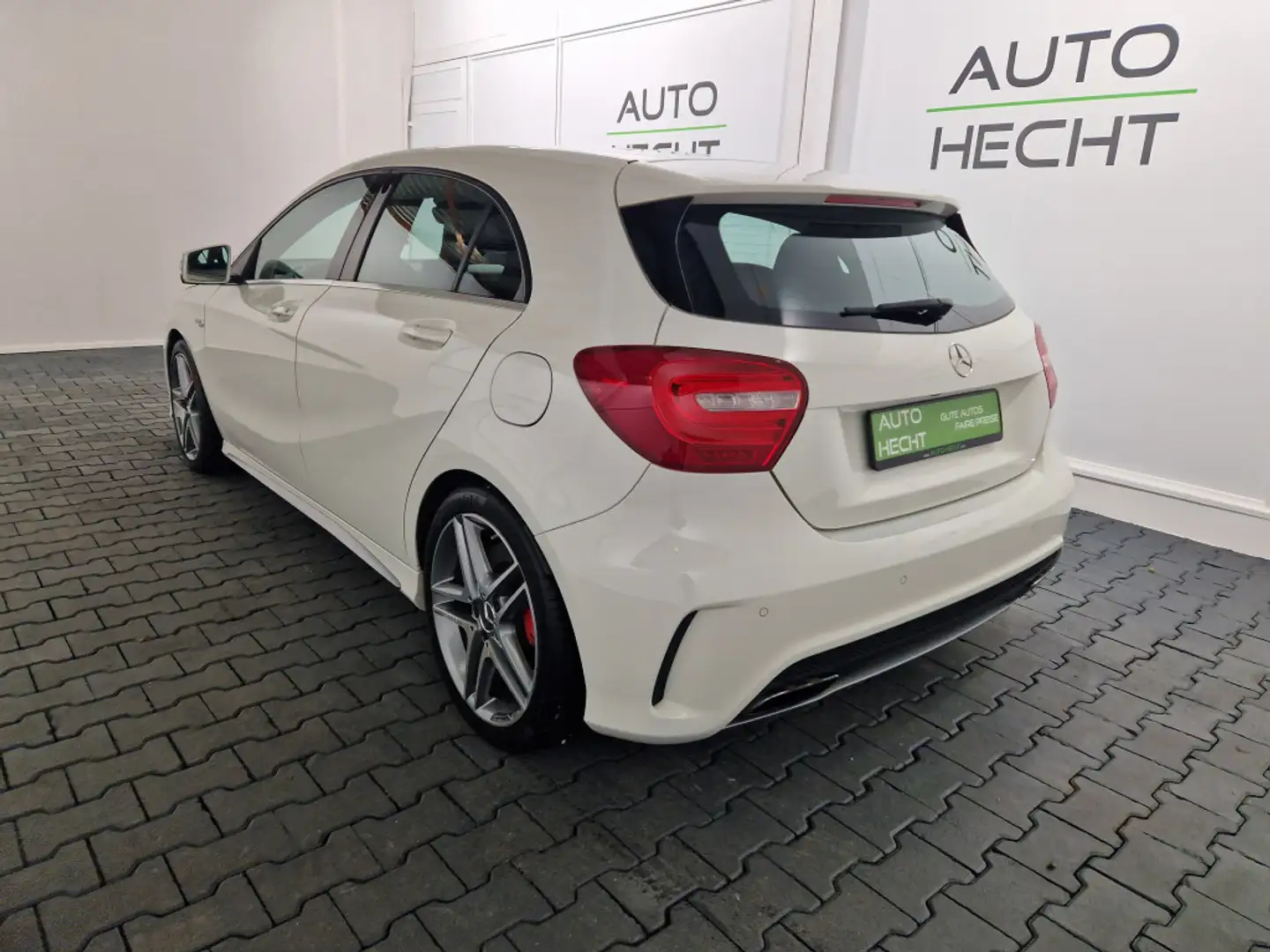 Mercedes-Benz A 45 AMG ACC, Spur-Paket, AMG Performance Abgas White - 2
