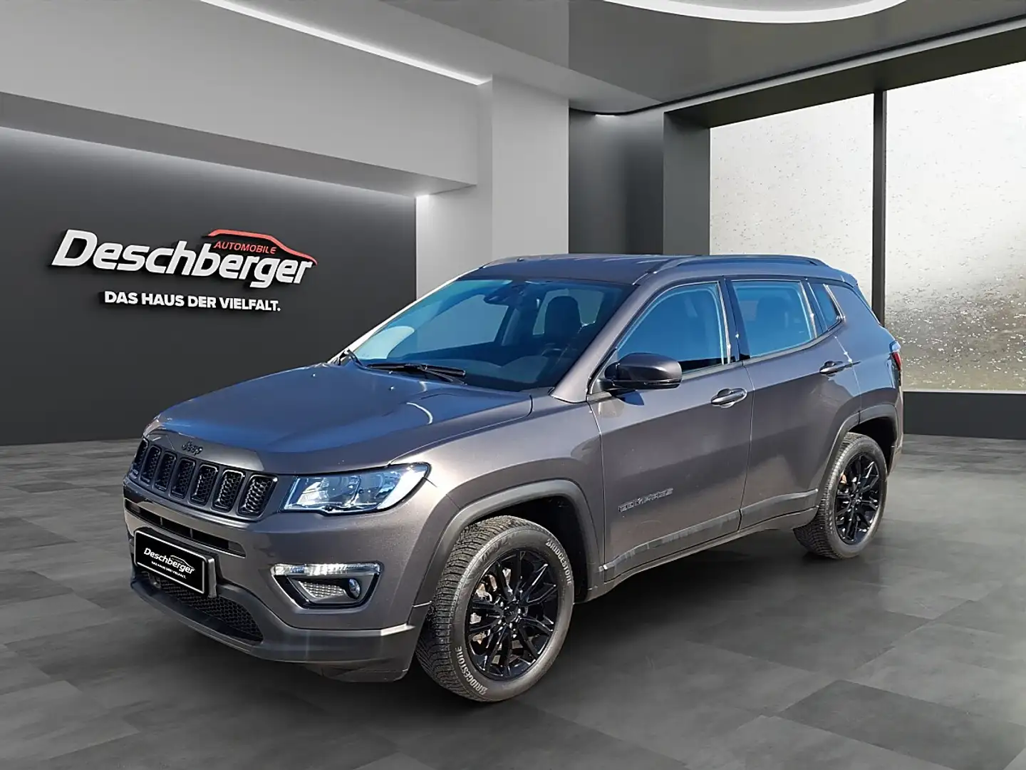 Jeep Compass 1,6 MultiJet FWD 6MT Night Eagle Grau - 1