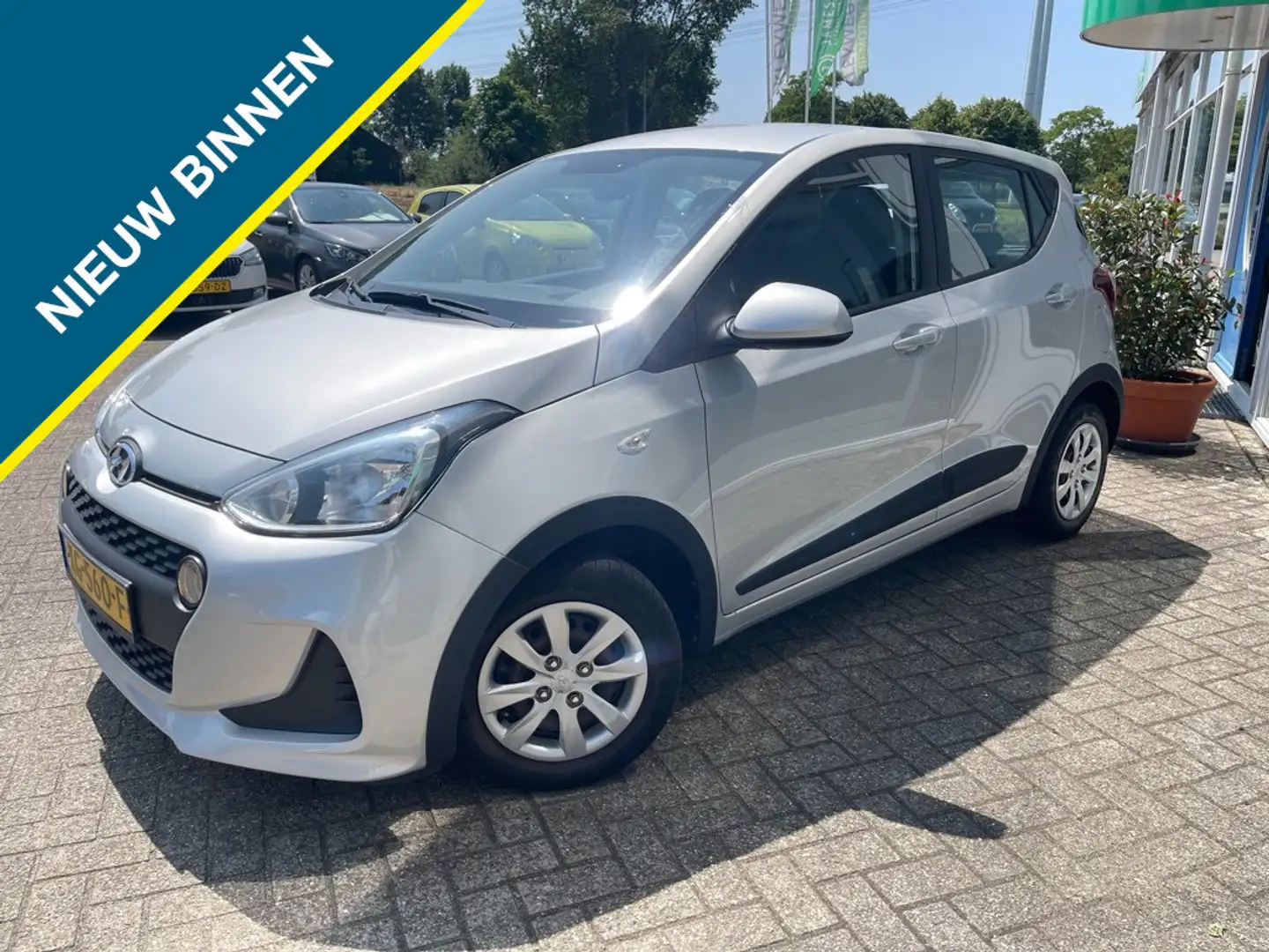 Hyundai i10 1.0i Comfort Airco, Audio, Lage km stand Gris - 1