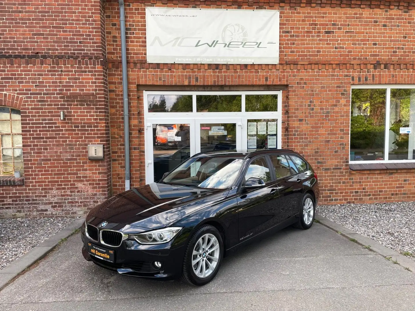 BMW 328 iX Touring Leder+LED+NAVI HU&Insp neu 1.Hand! Noir - 1