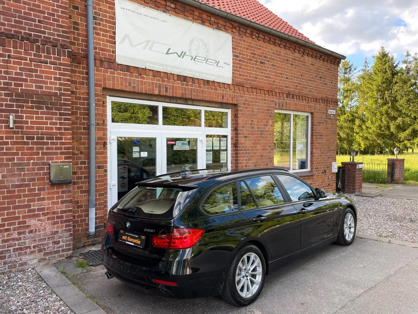 BMW 328 iX Touring Leder+LED+NAVI HU&Insp neu 1.Hand! Noir - 2