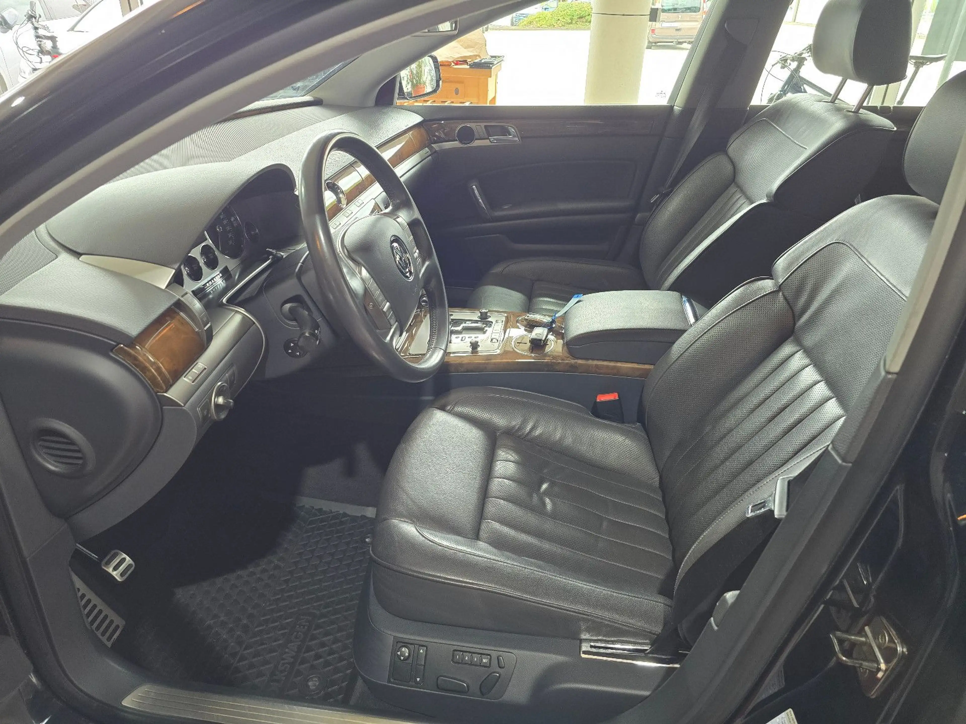 Volkswagen Phaeton V6 TDI 4Motion lang SCHIEBEDACH+LUFT+ — photo 9