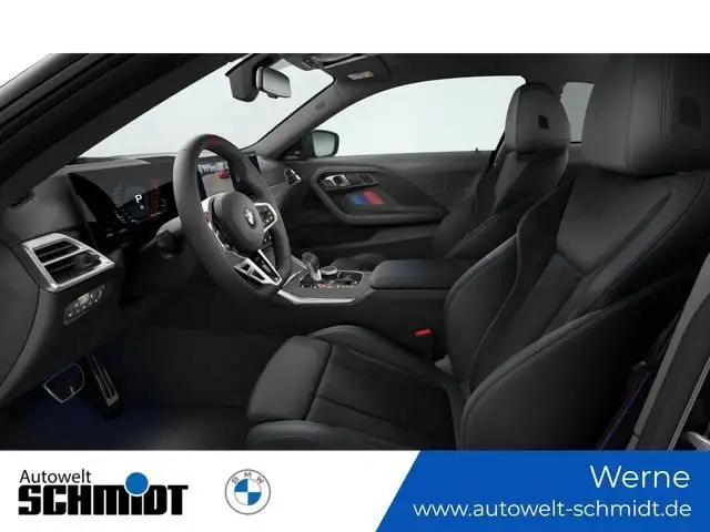 BMW M2 view 3
