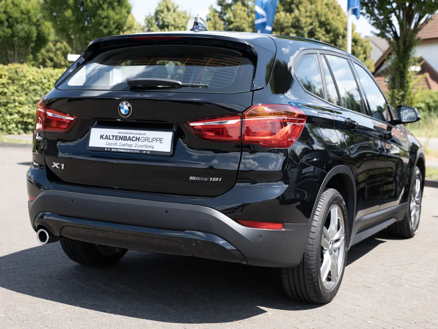 BMW X1 sDrive 18i Advantage FACEL. AHK NAVI SHZ Negro - 2