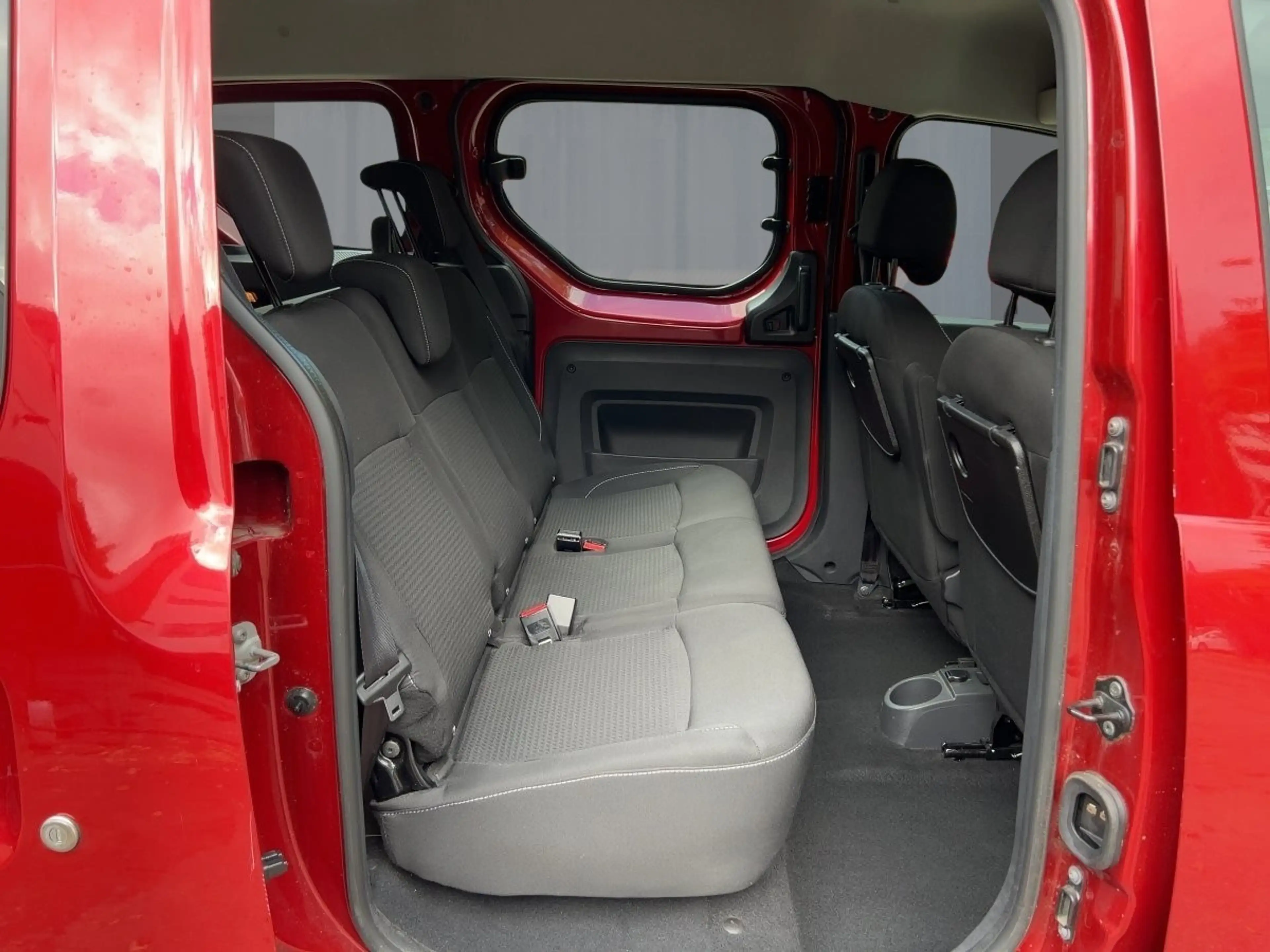 Dacia Dokker Comfort TCe 130 GPF — photo 9