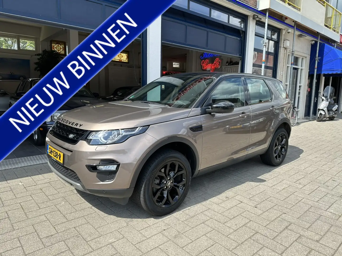 Land Rover Discovery Sport 2.0 TD4 HSE NL AUTO/DEALER O.H/PANORAMA Grijs - 1