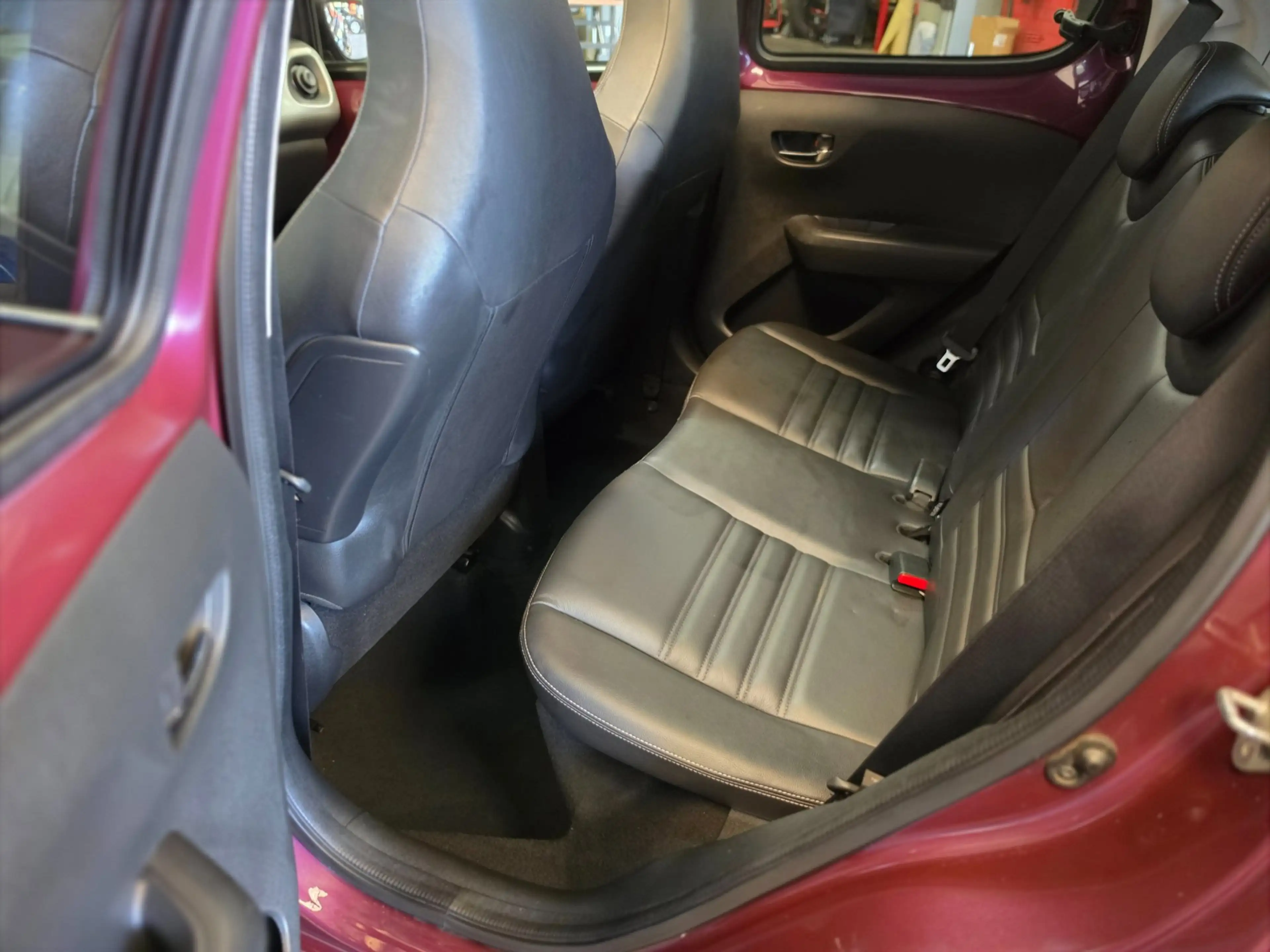 Peugeot 108 1.2 VTi Allure — photo 11