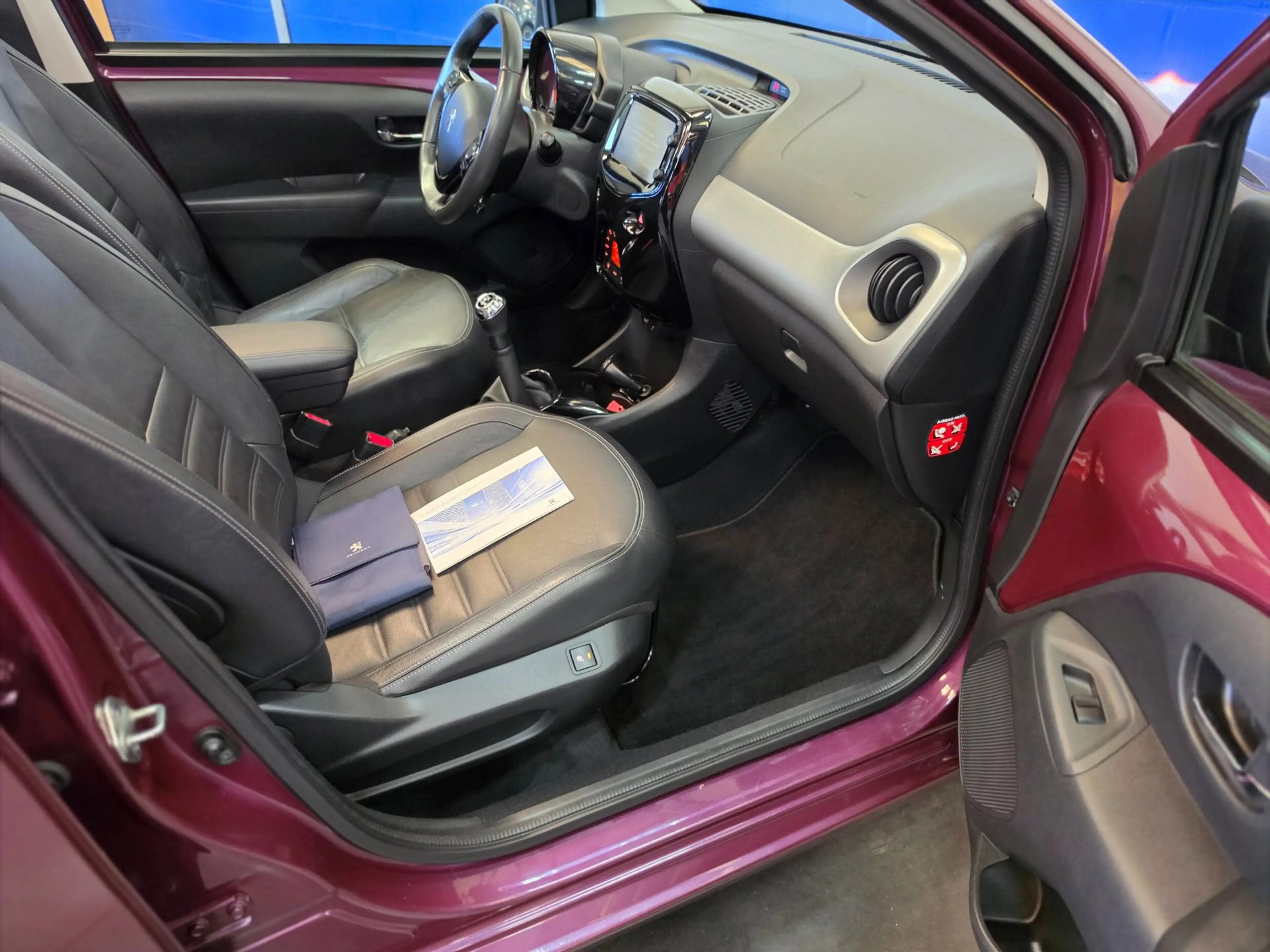 Peugeot 108 1.2 VTi Allure — photo 13