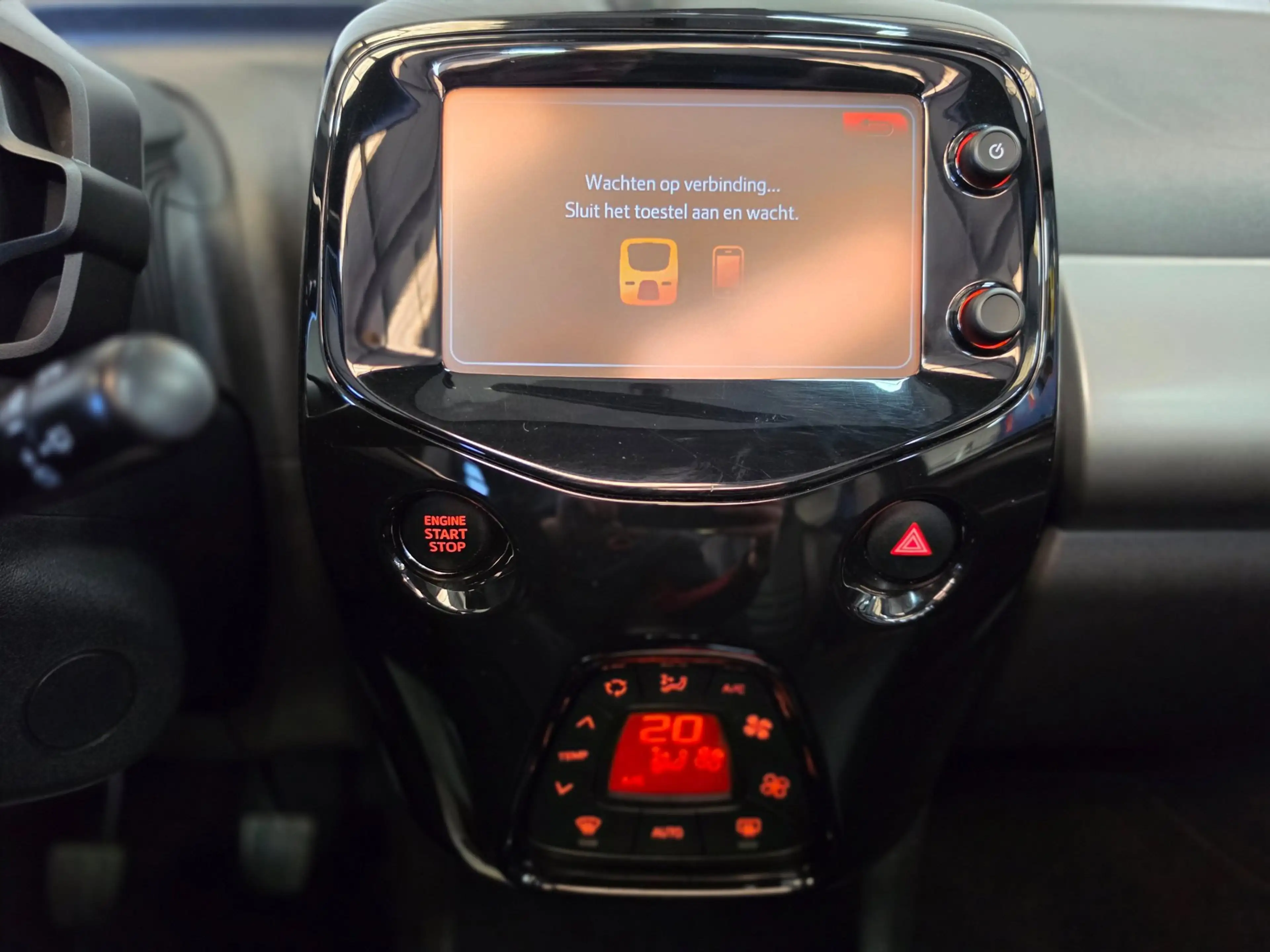 Peugeot 108 1.2 VTi Allure — photo 7