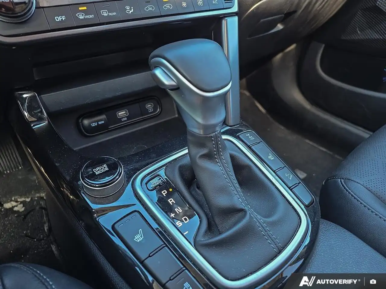 Kia Seltos снимка Kia Seltos