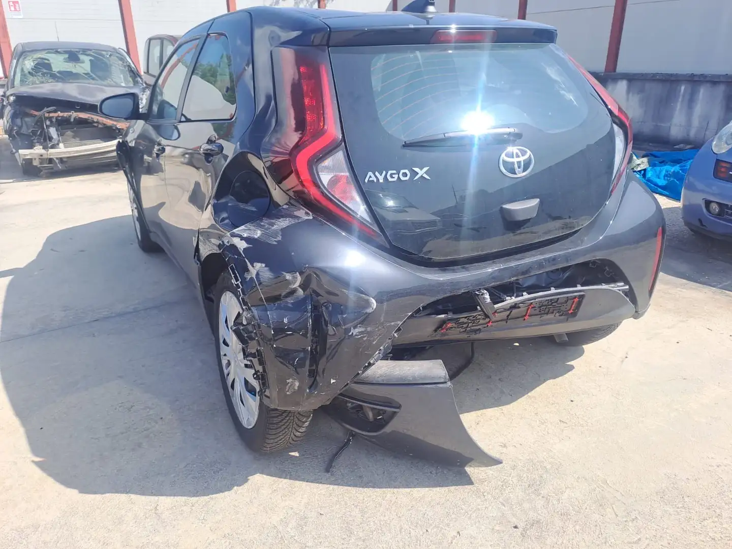 Toyota Aygo X 1.0 VVT-I 72 CV 5 P ACTIVE Noir - 1