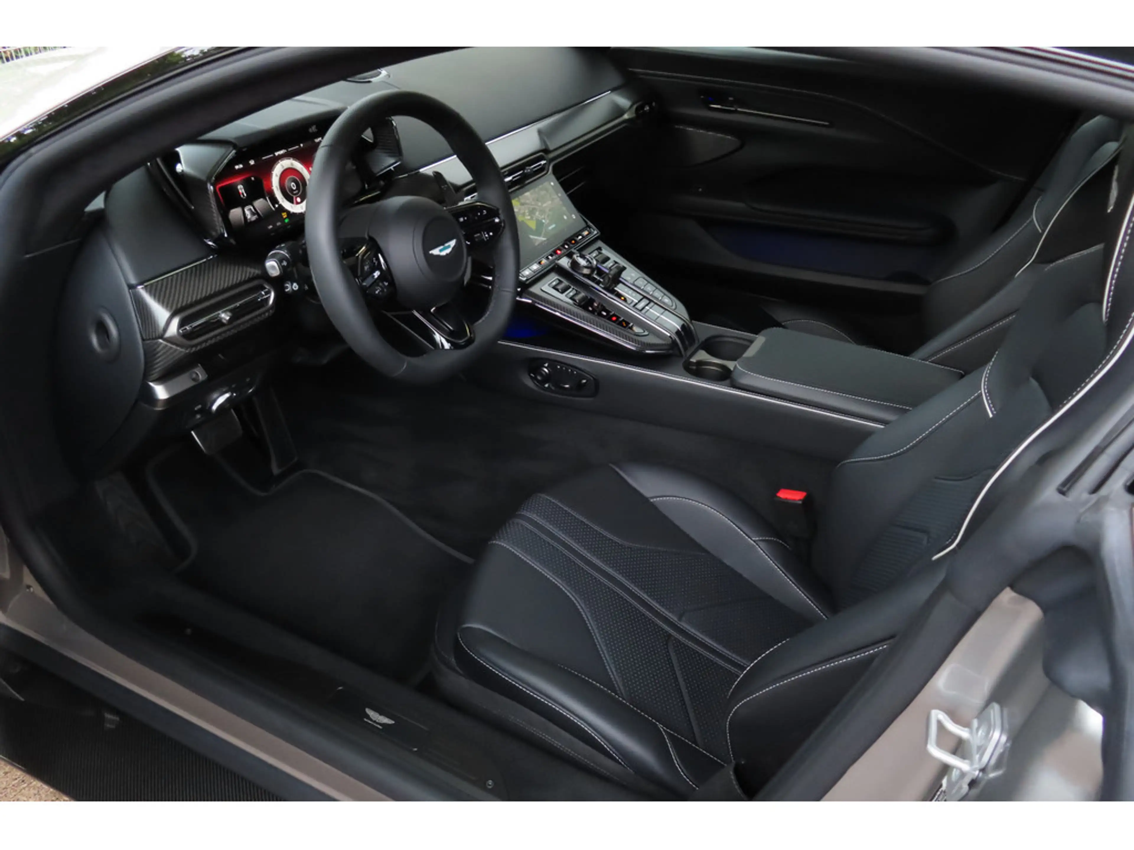 Aston Martin V8 Vantage Carbonpaket — photo 6
