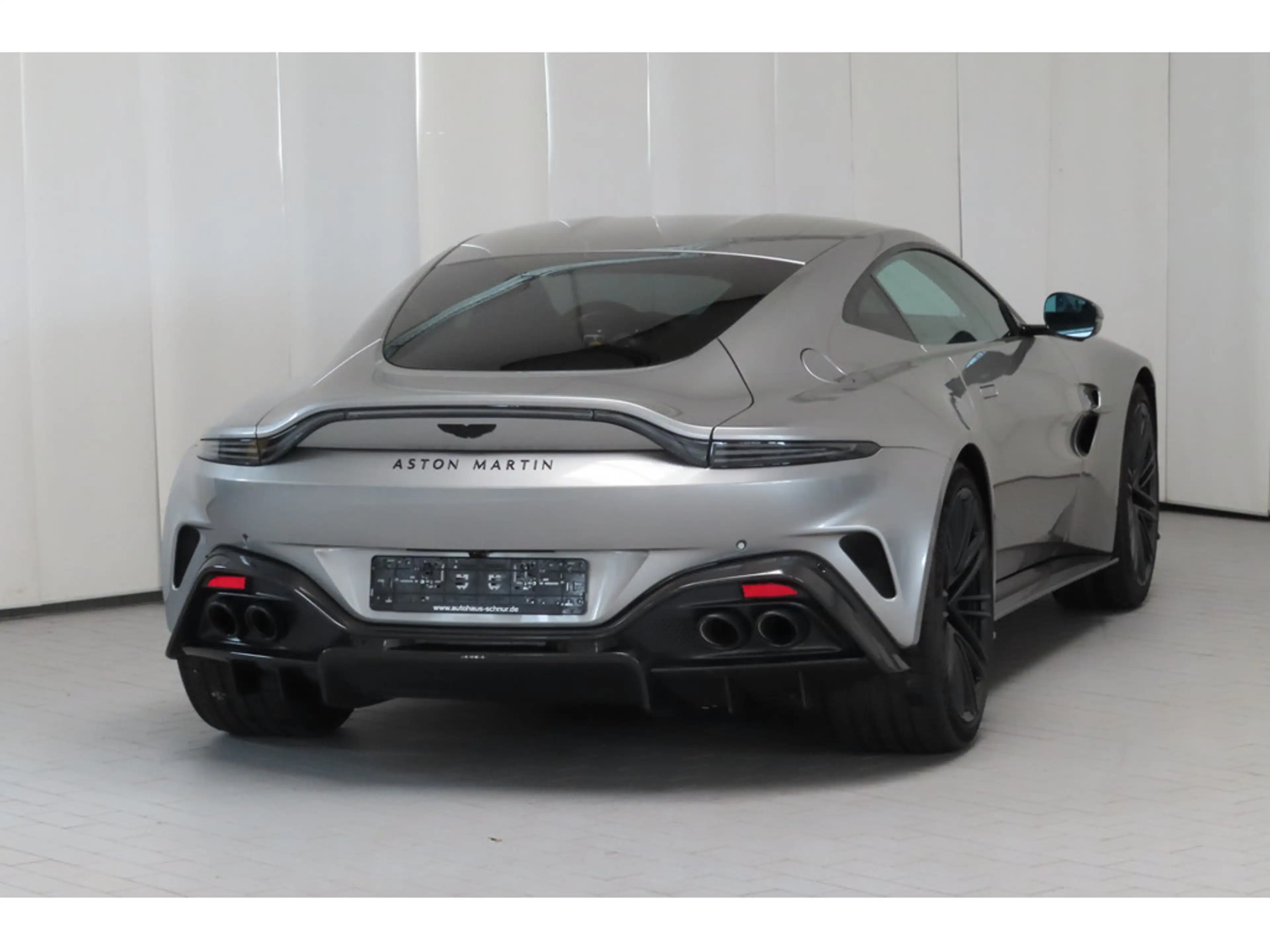 Aston Martin V8 Vantage Carbonpaket — photo 4