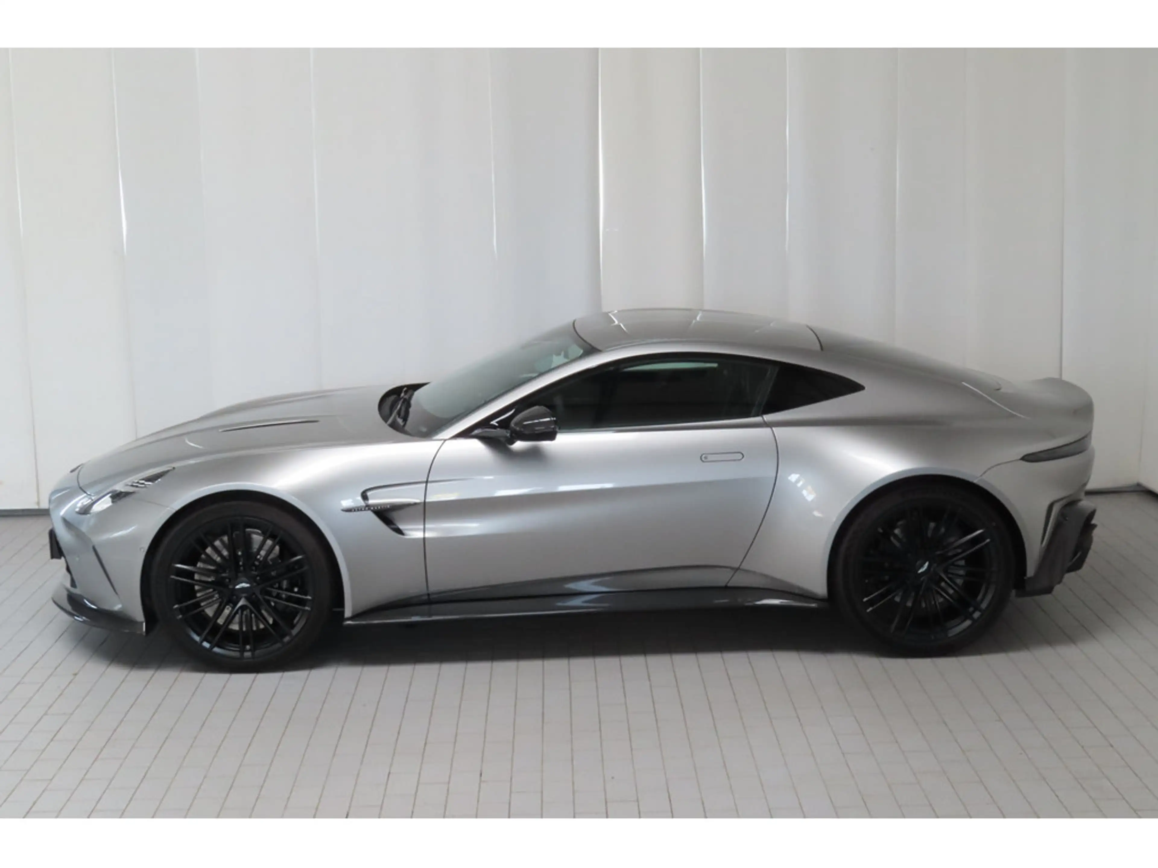 Aston Martin V8 Vantage Carbonpaket — photo 3