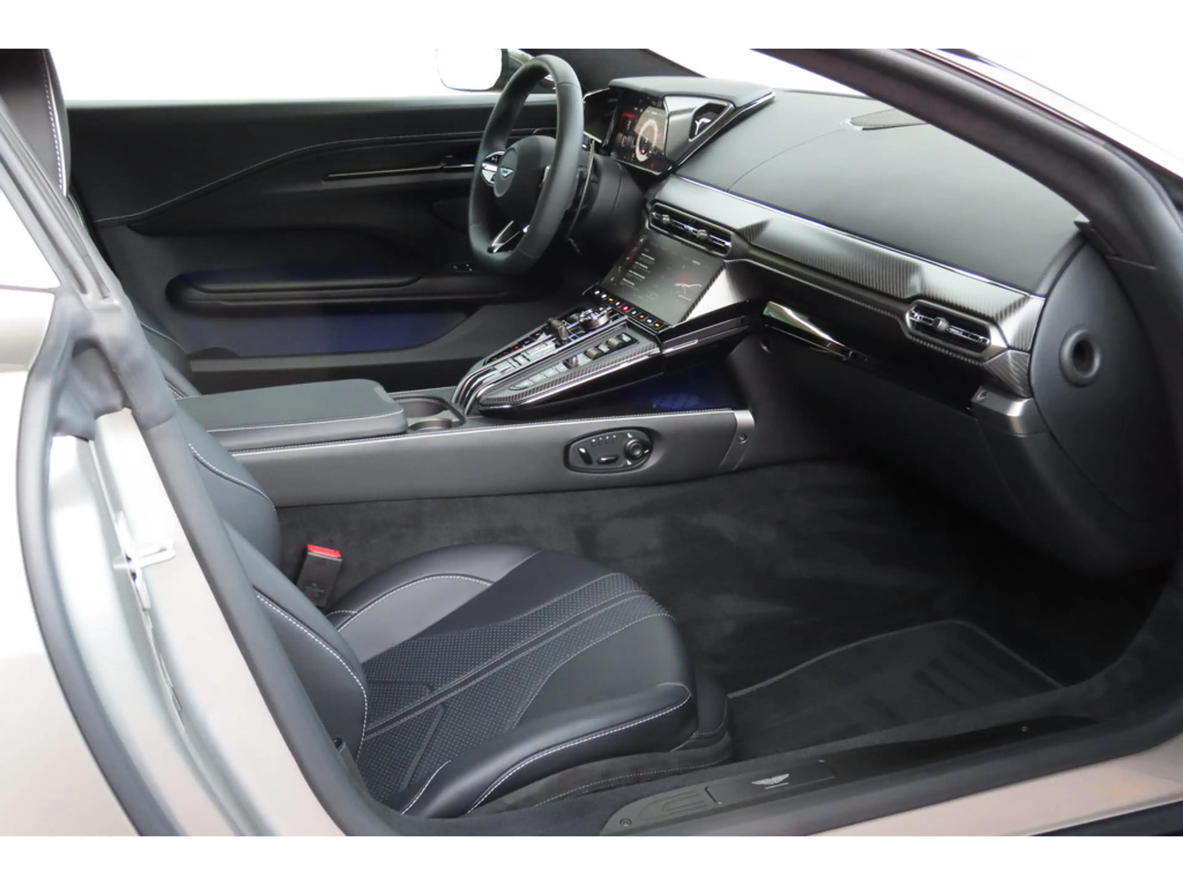 Aston Martin V8 Vantage Carbonpaket — photo 8