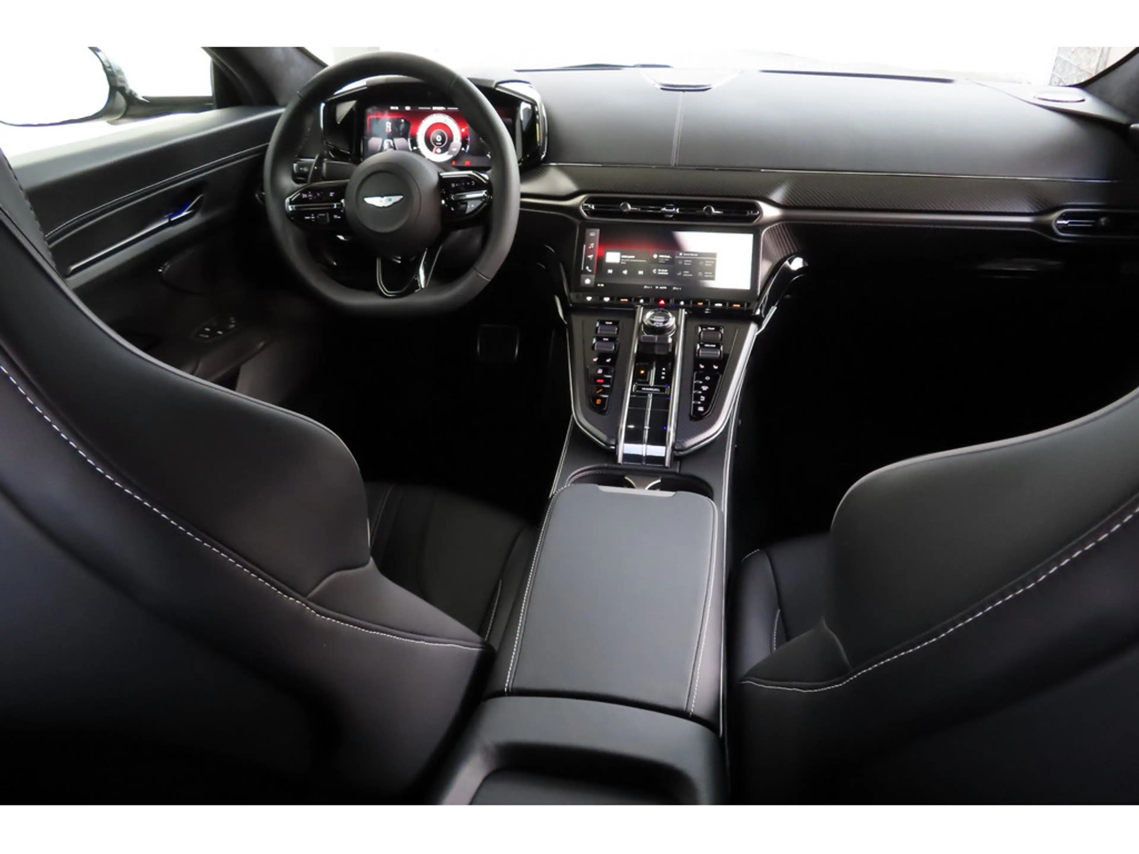 Aston Martin V8 Vantage Carbonpaket — photo 11