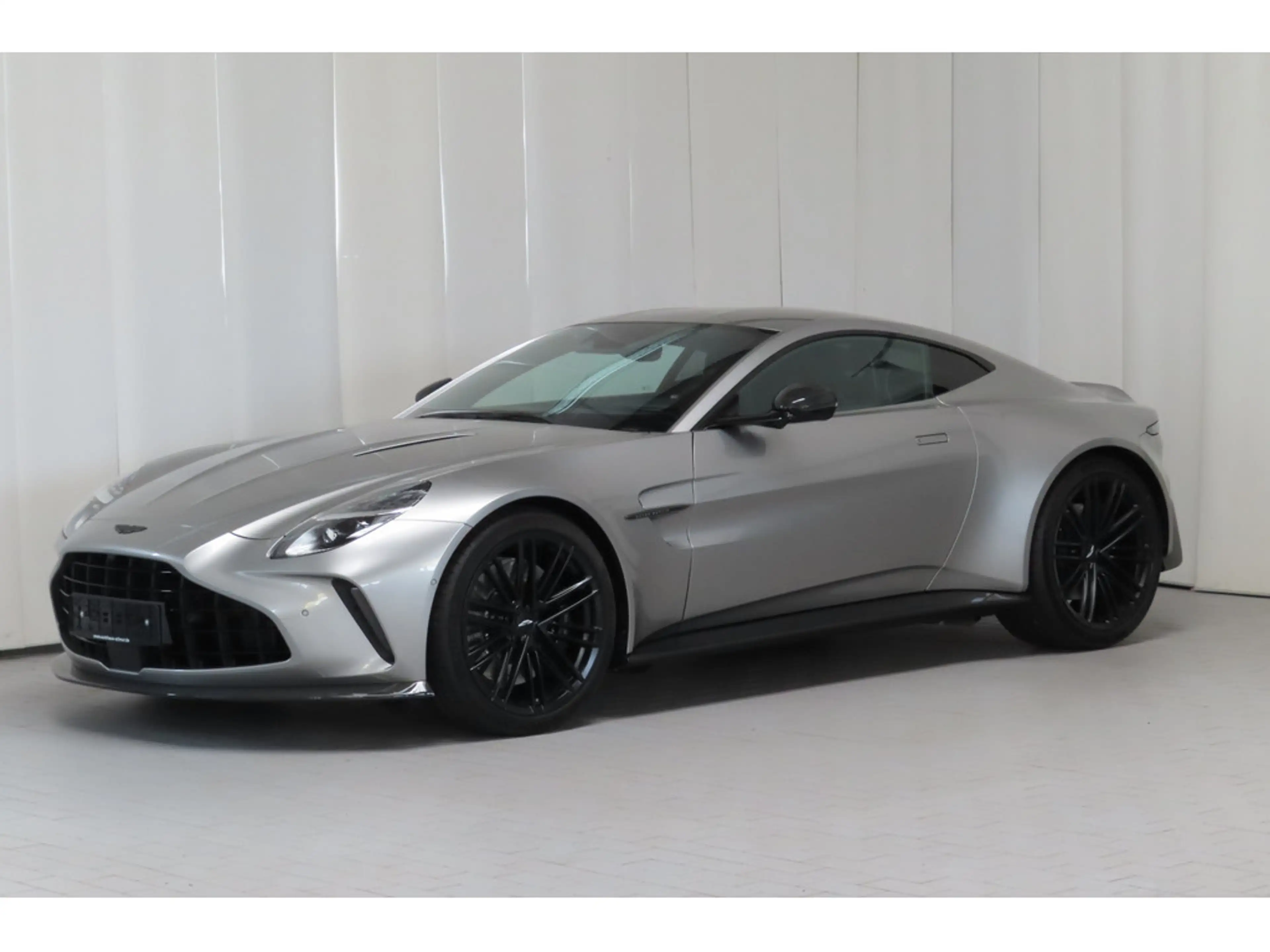 Aston Martin V8 Vantage Carbonpaket — photo 2