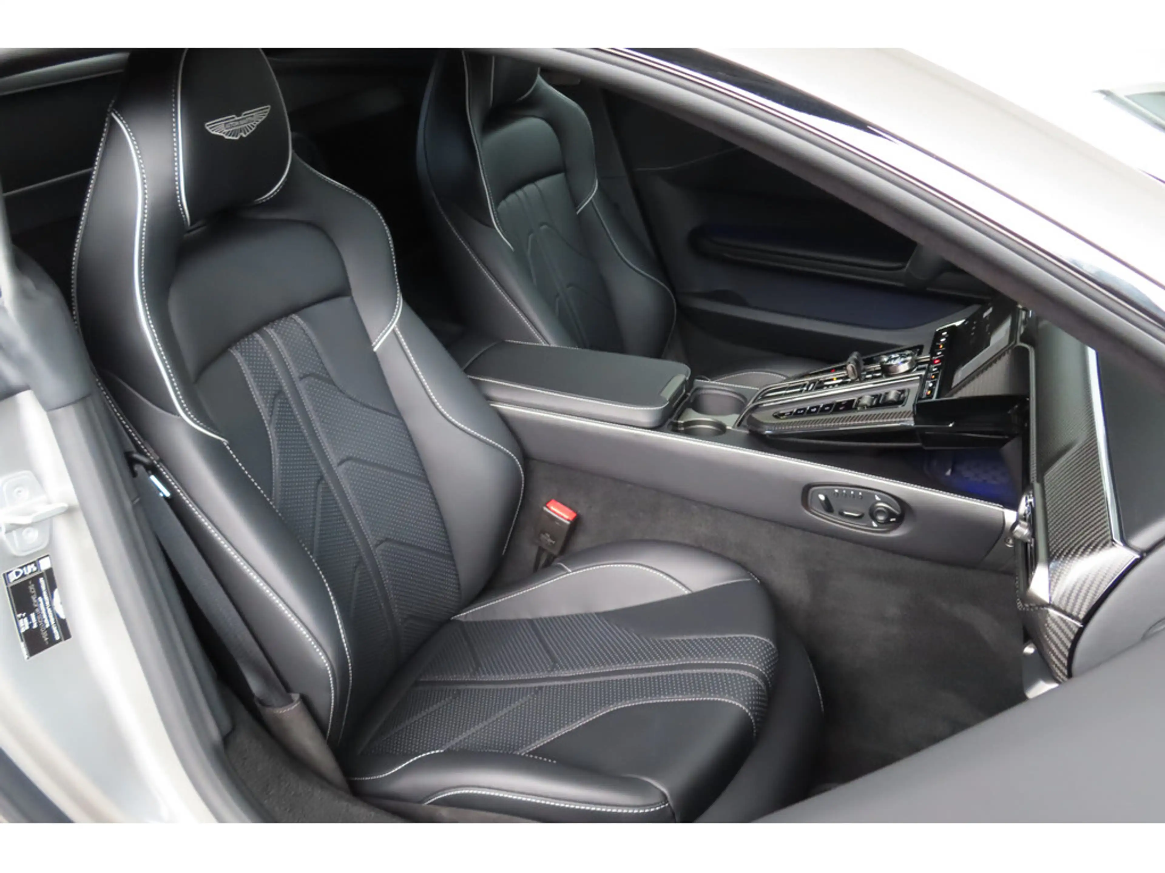 Aston Martin V8 Vantage Carbonpaket — photo 10