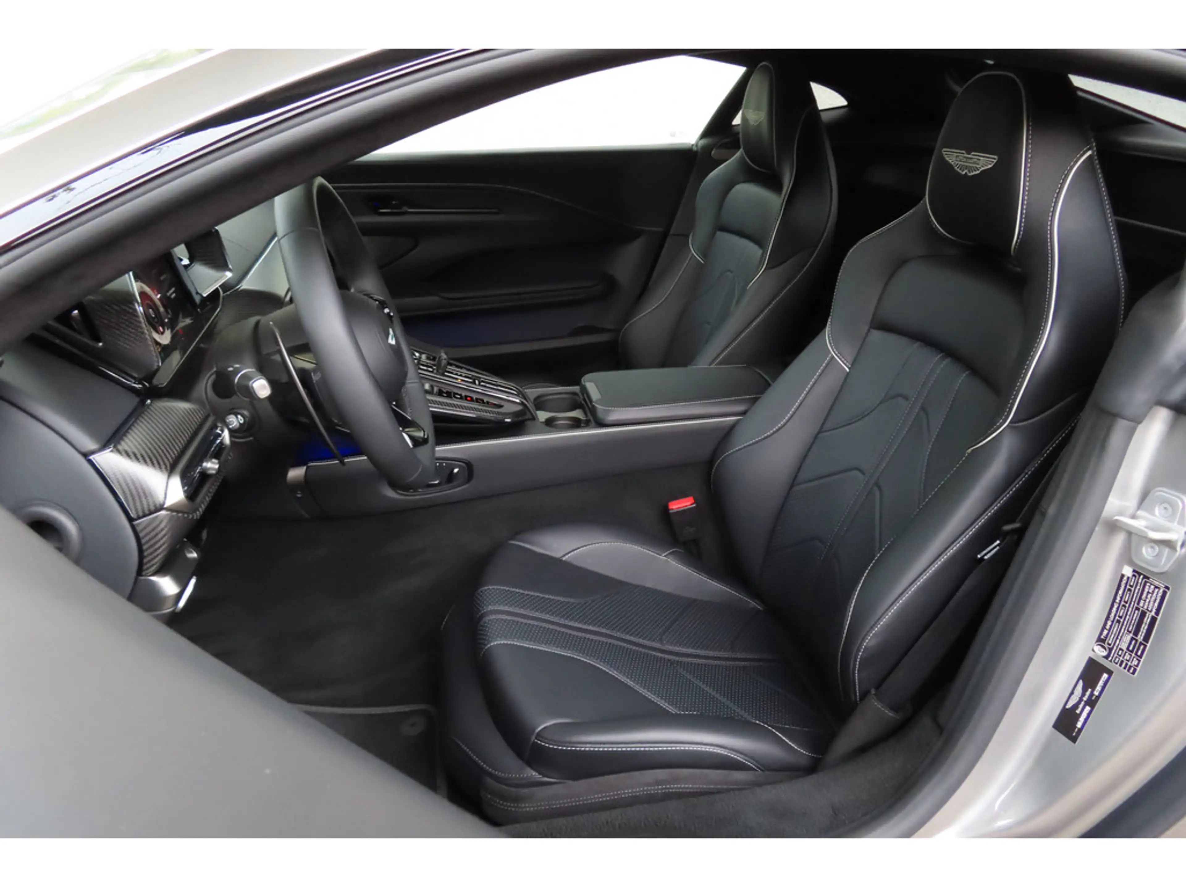 Aston Martin V8 Vantage Carbonpaket — photo 7