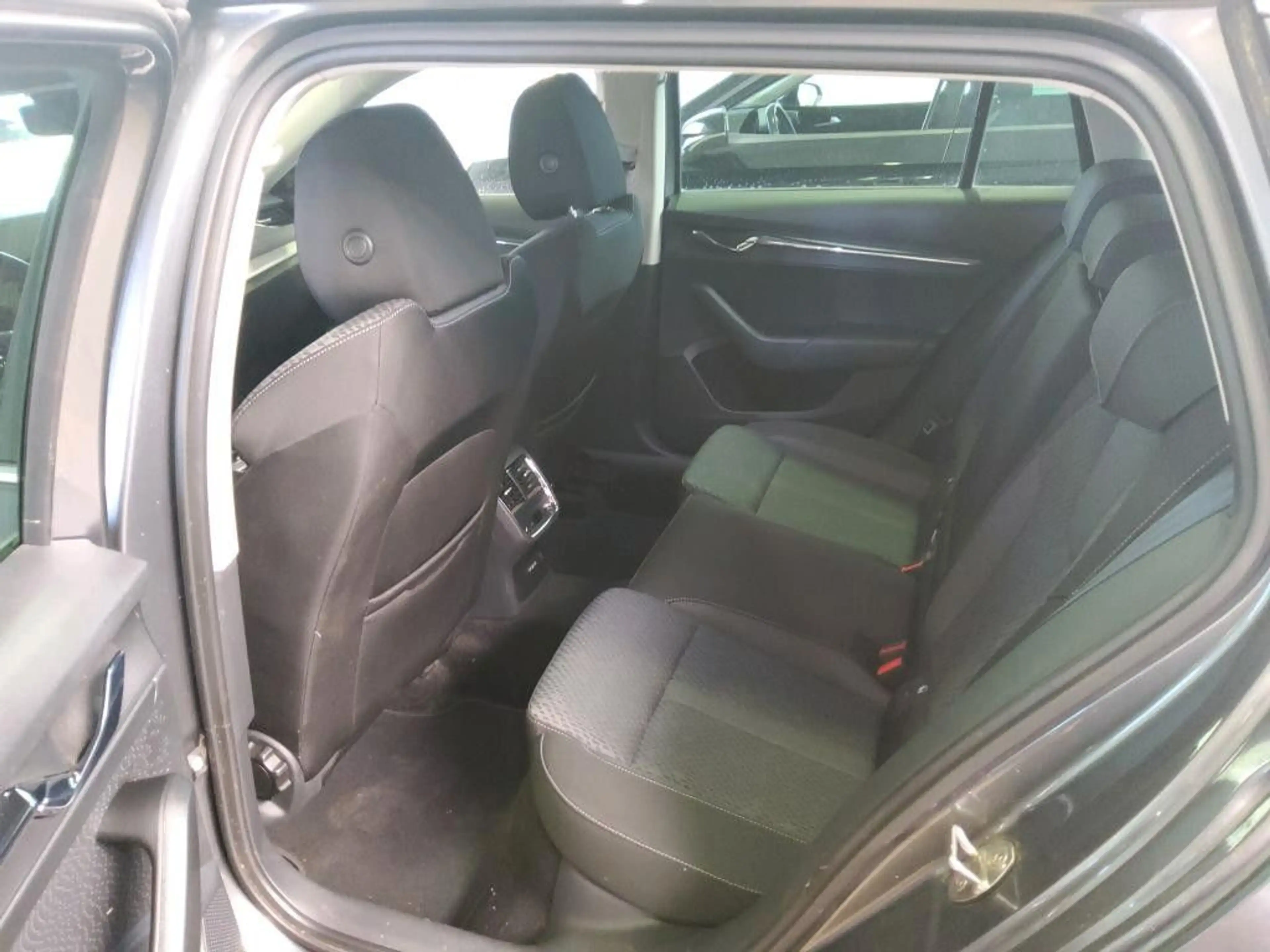 Skoda Octavia Combi Style 2.0TDI DSG Navi SHZ ACC LED — photo 6