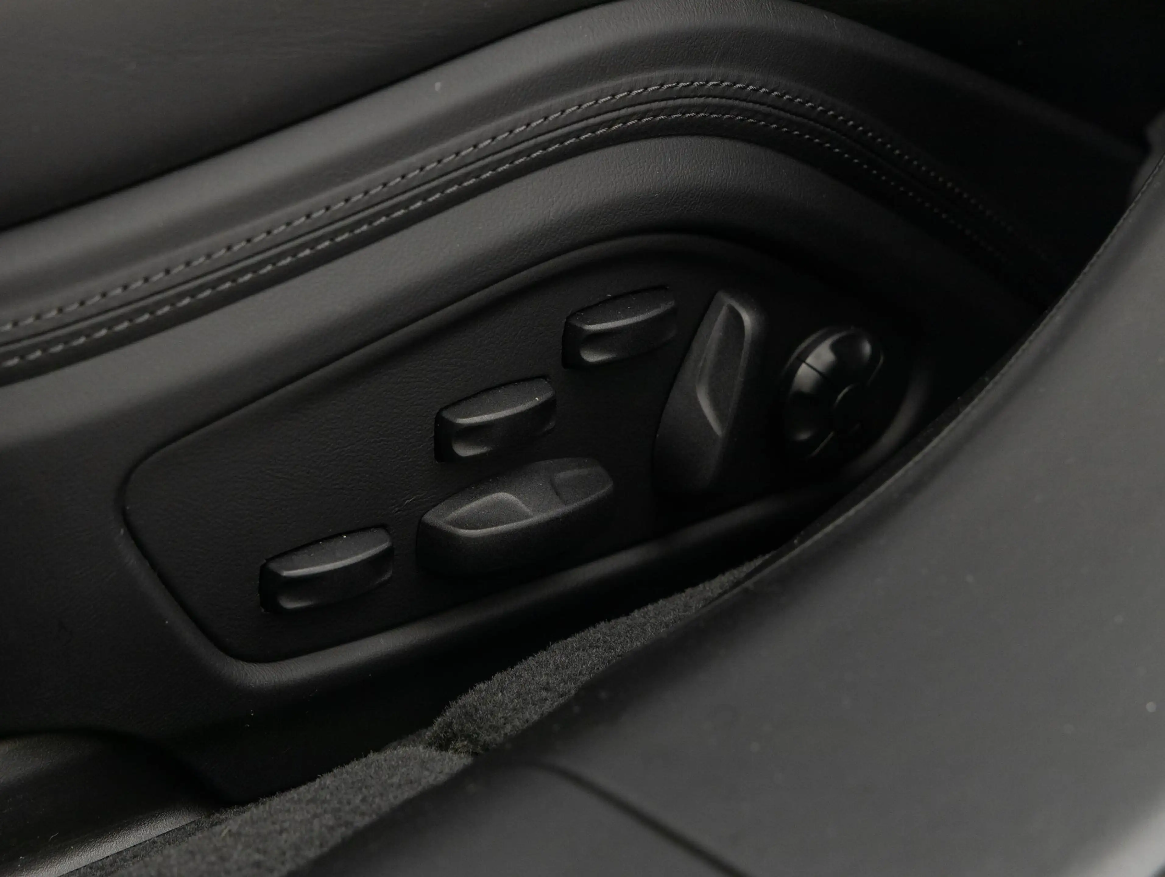 Porsche Panamera Turbo S E-Hybrid — photo 37
