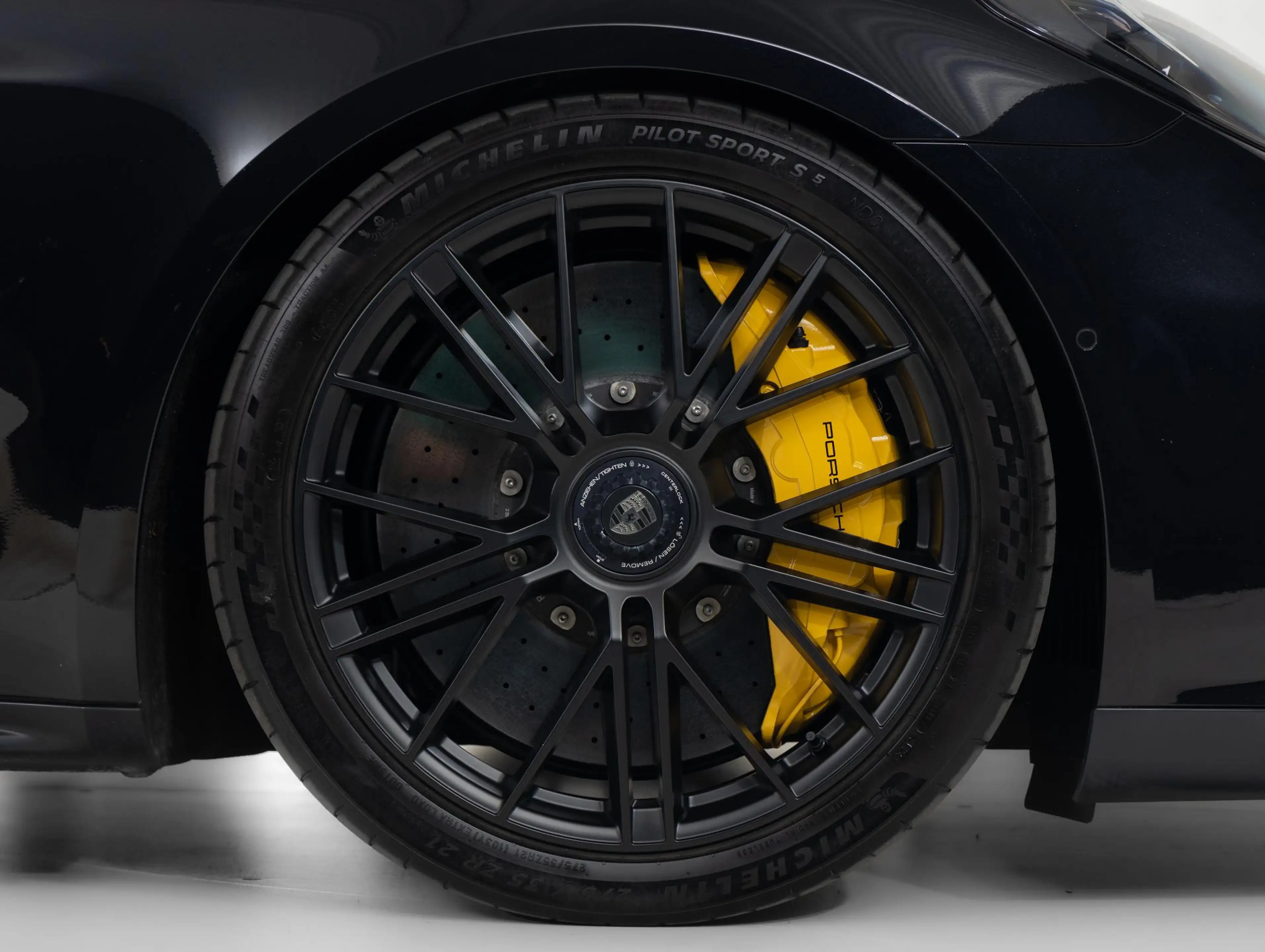 Porsche Panamera Turbo S E-Hybrid — photo 50