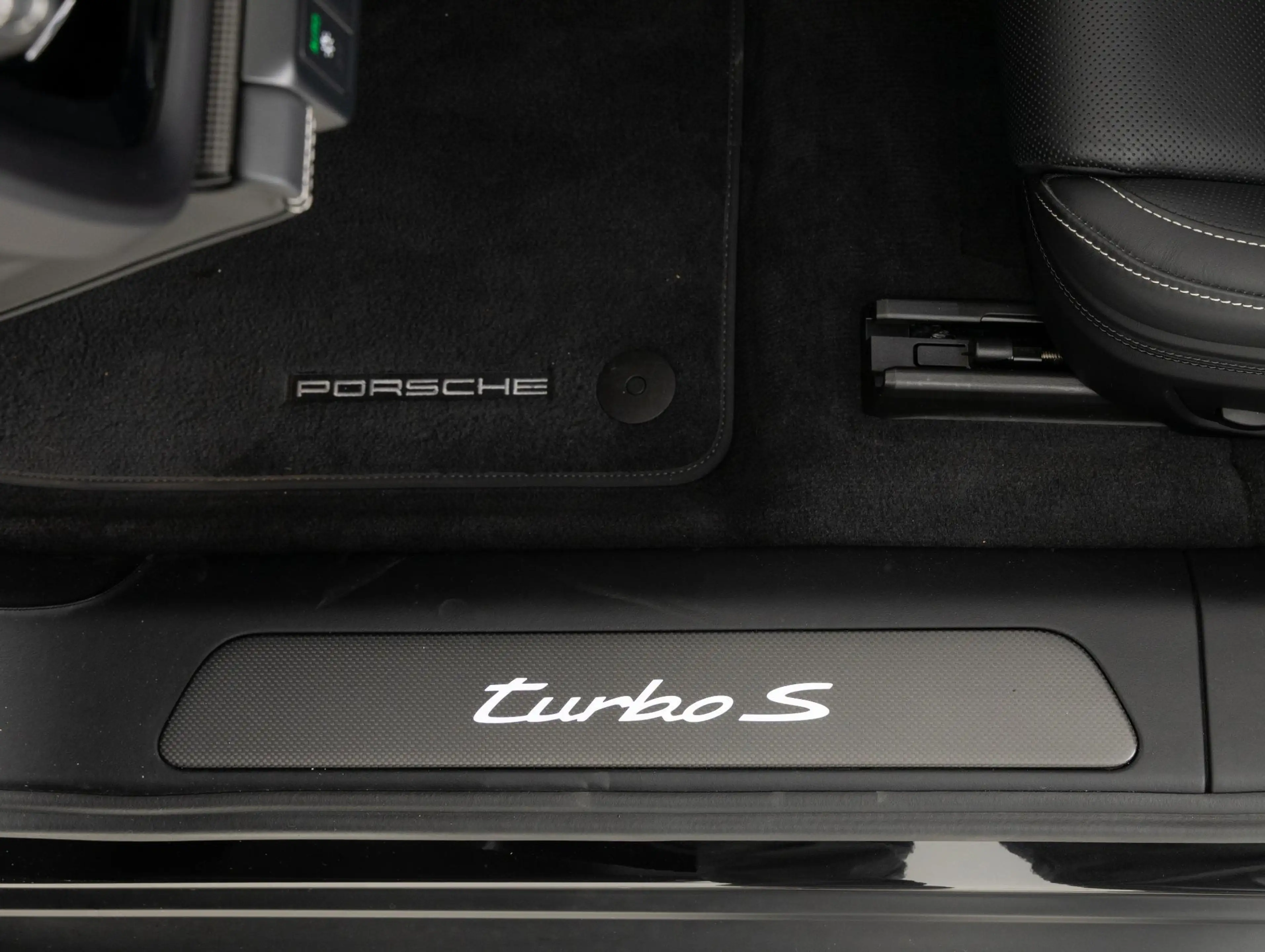Porsche Panamera Turbo S E-Hybrid — photo 34