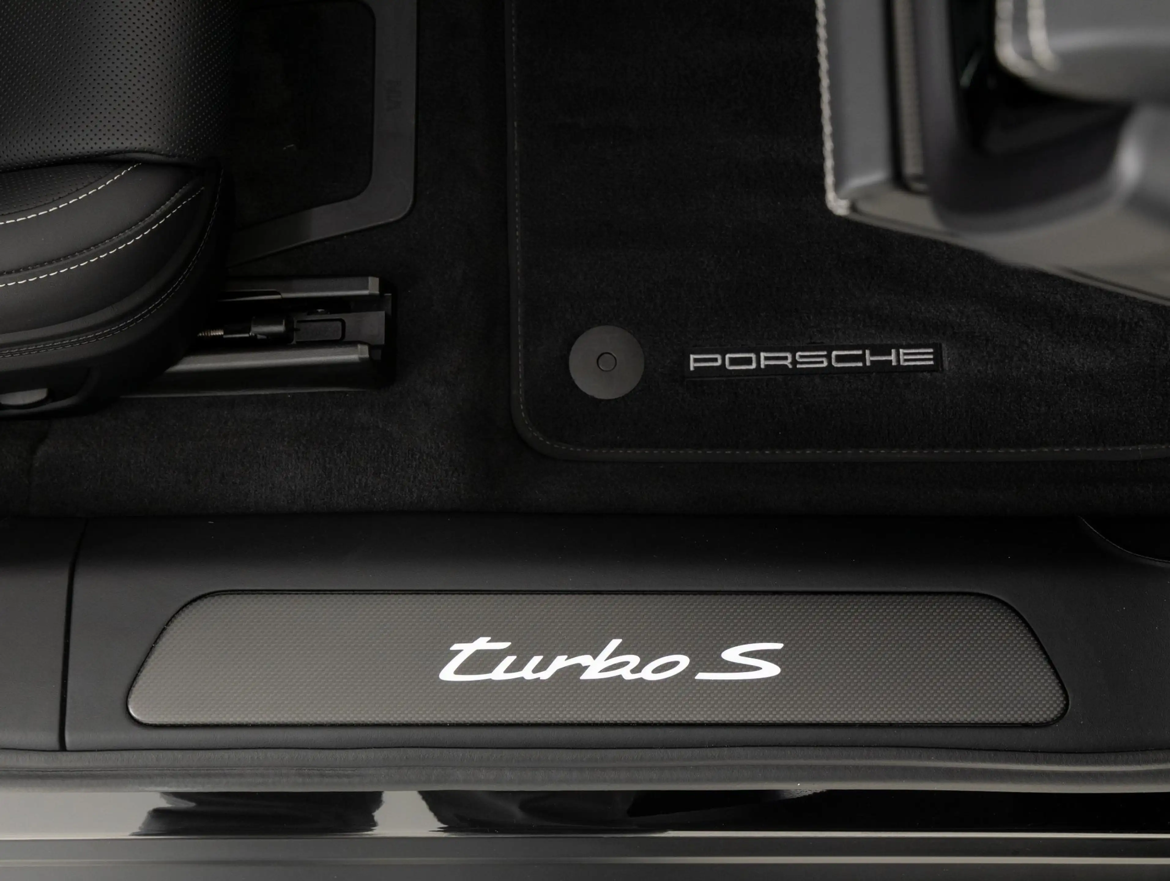 Porsche Panamera Turbo S E-Hybrid — photo 31