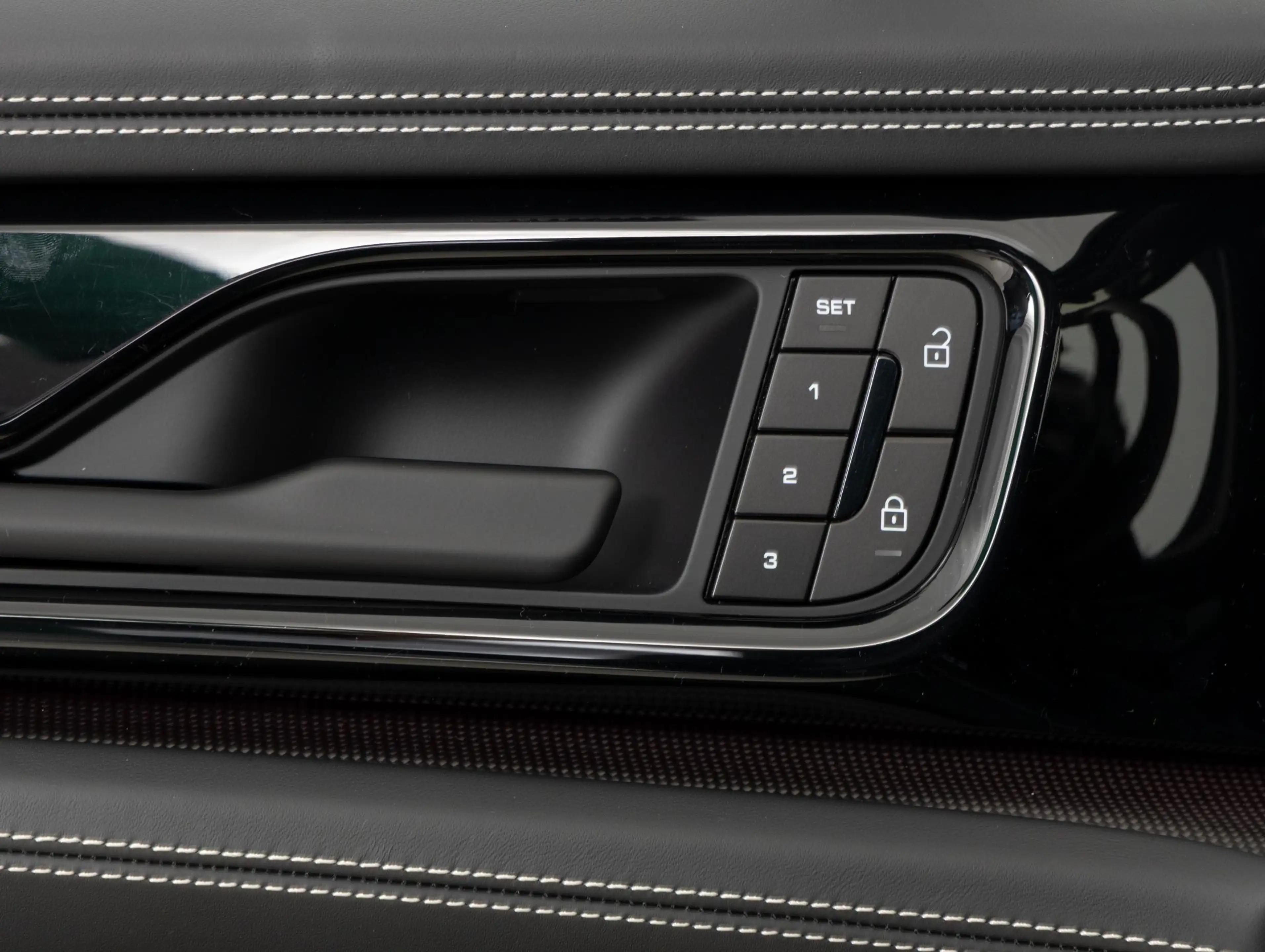 Porsche Panamera Turbo S E-Hybrid — photo 39
