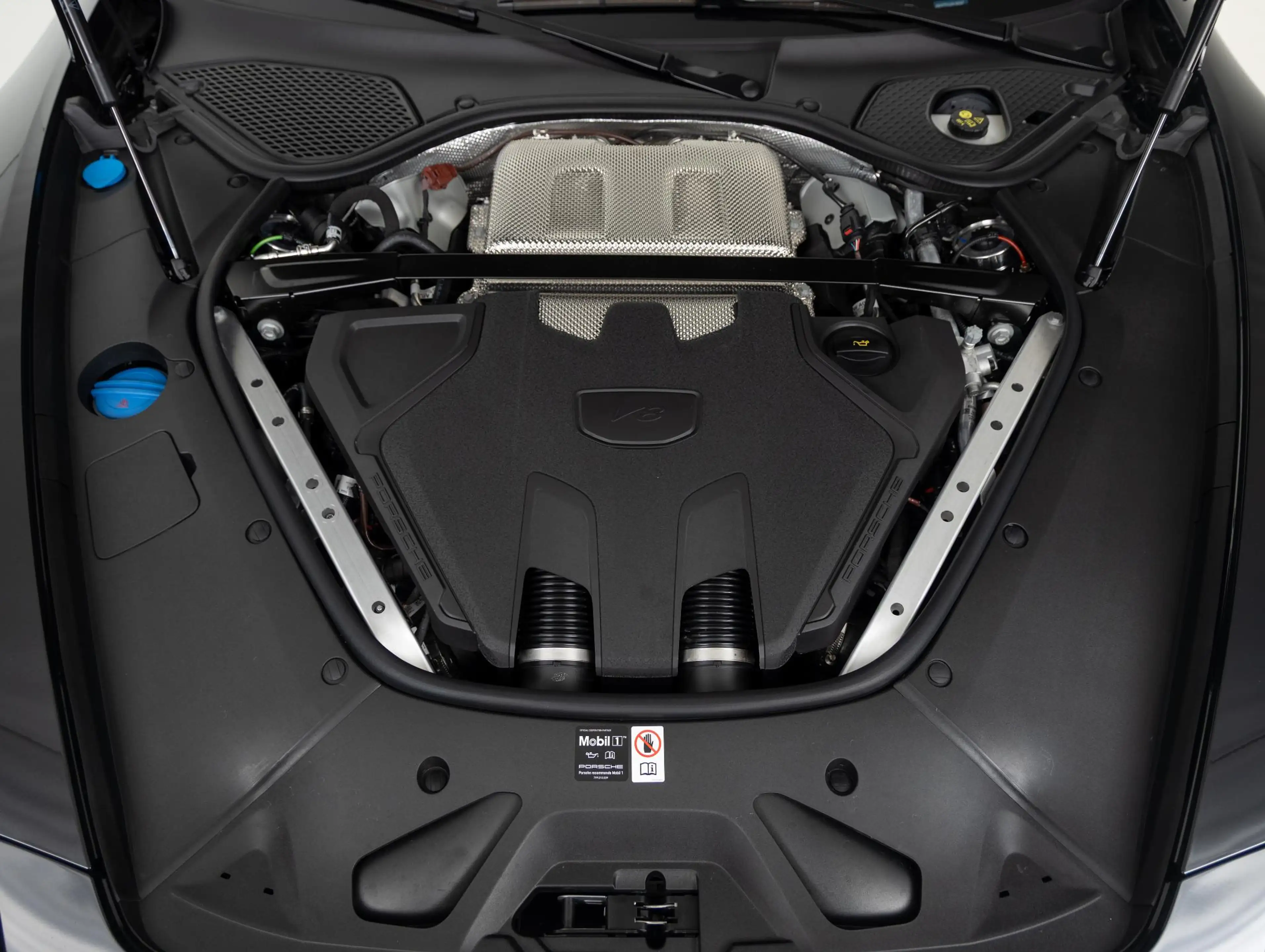 Porsche Panamera Turbo S E-Hybrid — photo 26