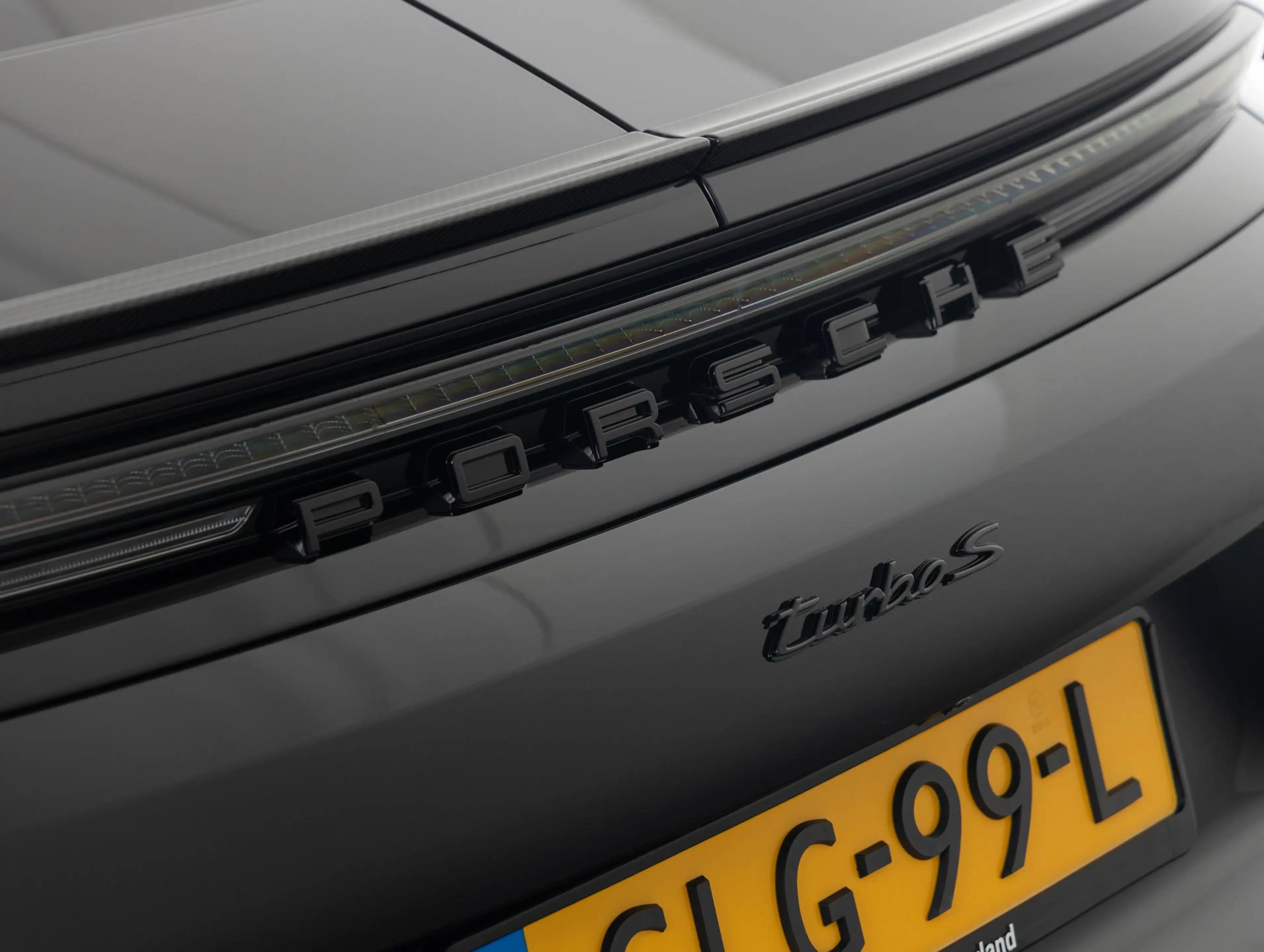 Porsche Panamera Turbo S E-Hybrid — photo 27