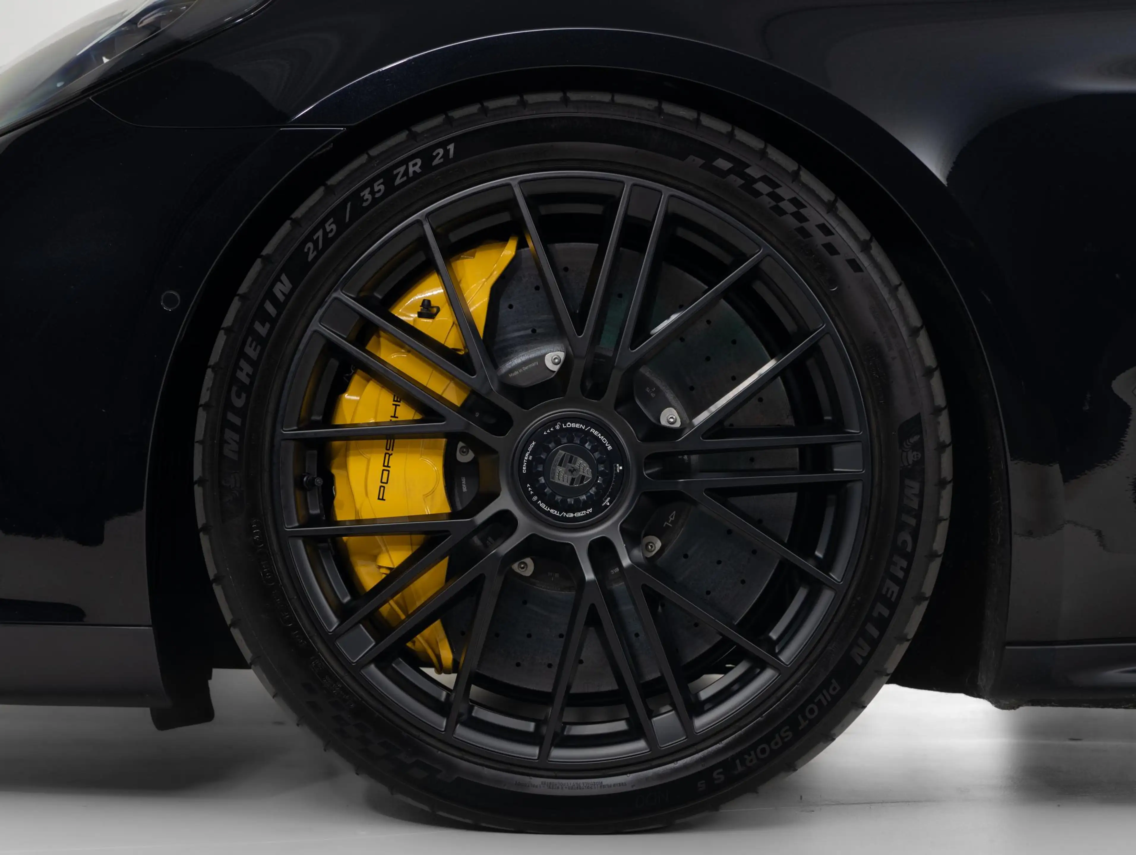 Porsche Panamera Turbo S E-Hybrid — photo 21