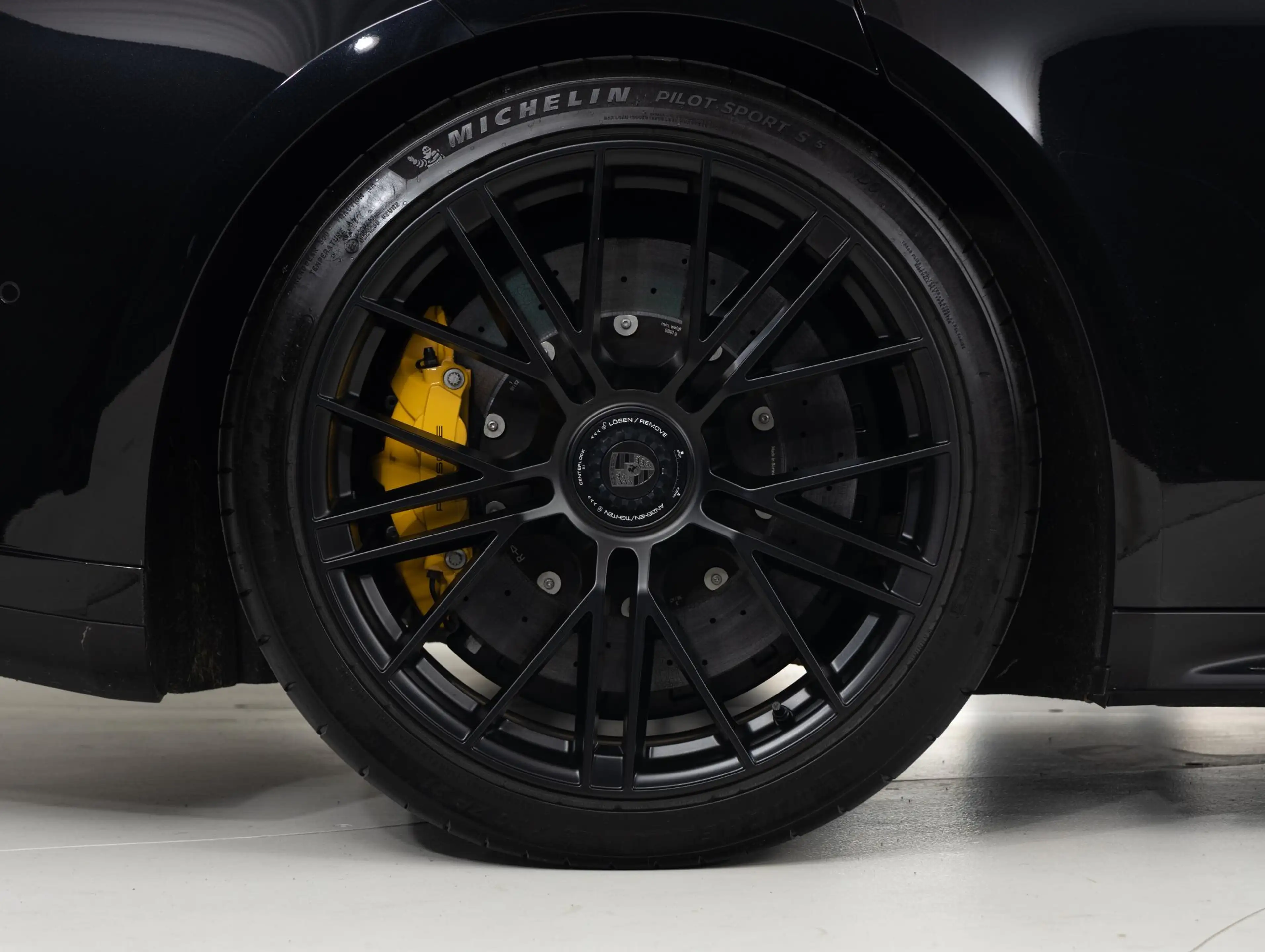 Porsche Panamera Turbo S E-Hybrid — photo 49