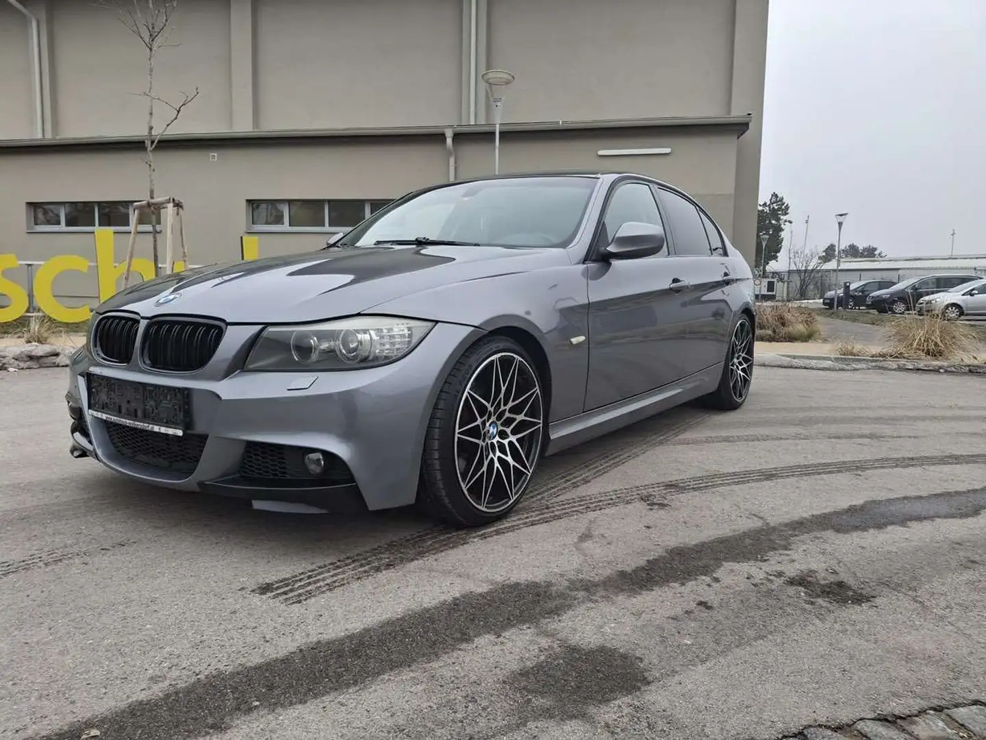 BMW 320 320d M-Paket Grau - 1