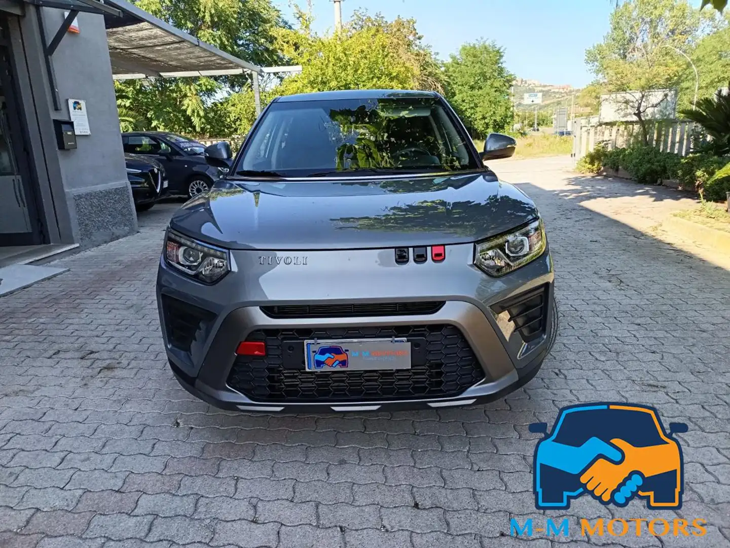 SsangYong Tivoli 1.5 gpl Gris - 2