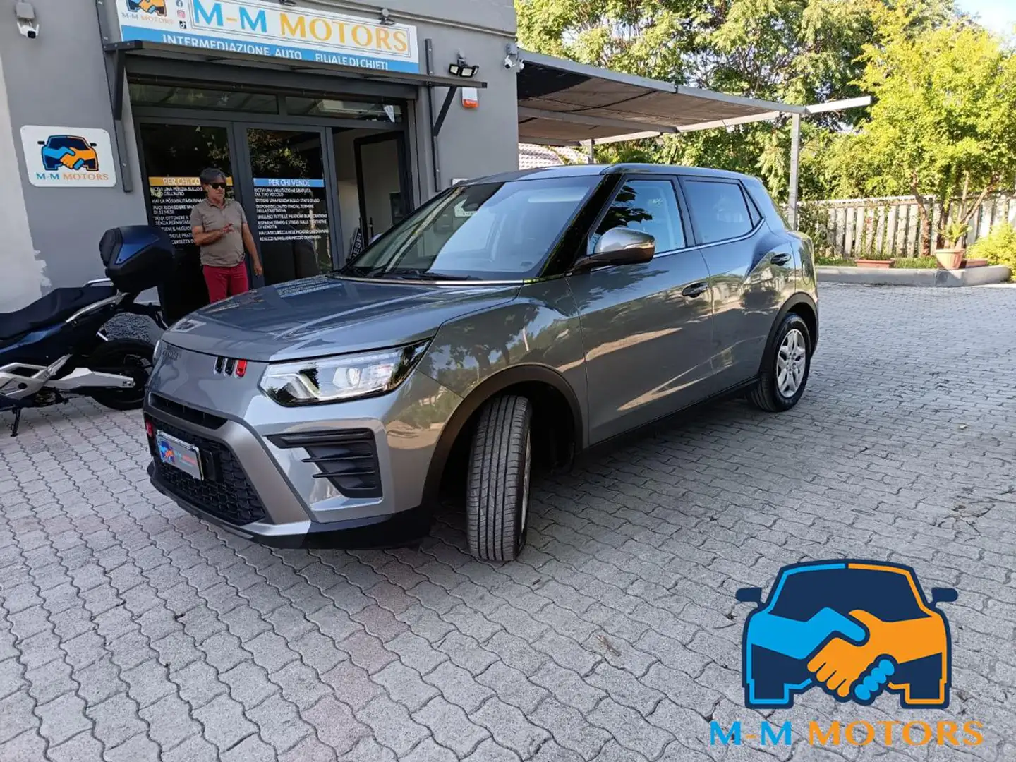 SsangYong Tivoli 1.5 gpl Gris - 1