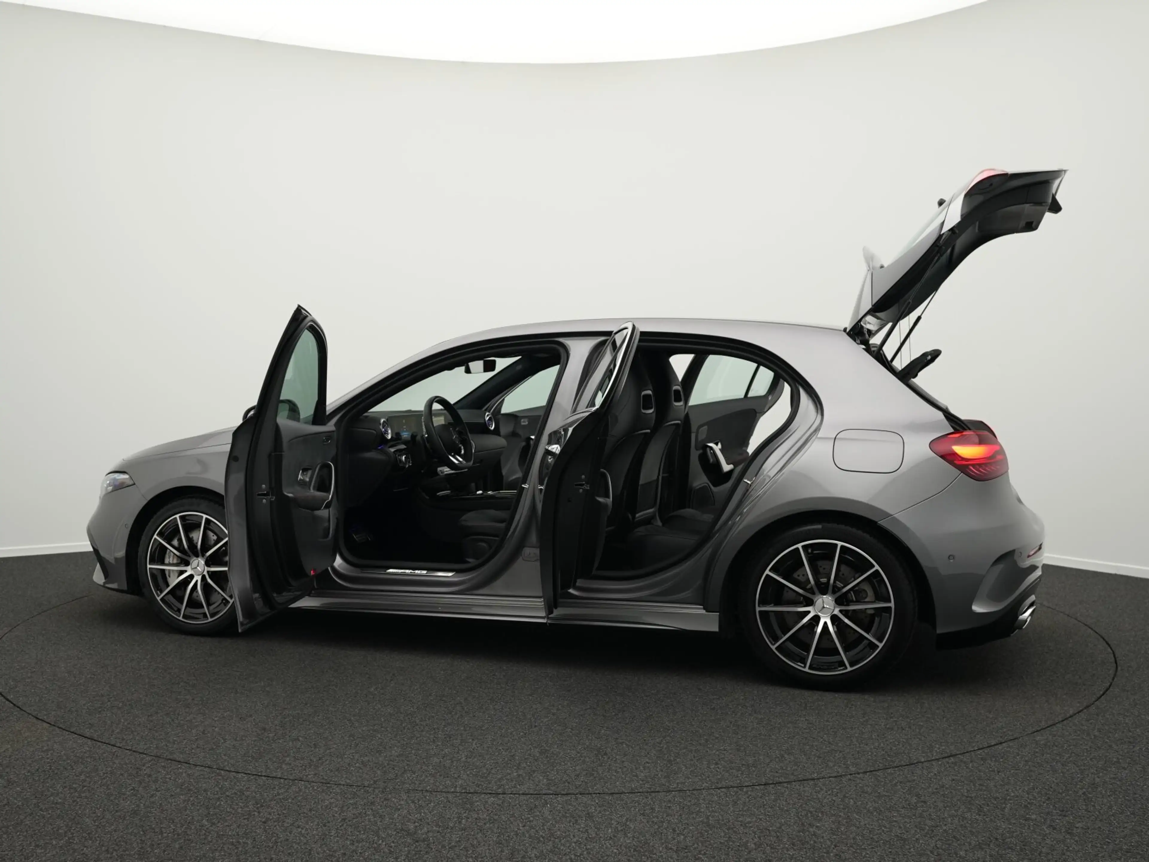 Mercedes-Benz A 35 AMG A 35 AMG 4M Multi+Kamera+Ambi+MBUX AMG Line Navi — photo 16