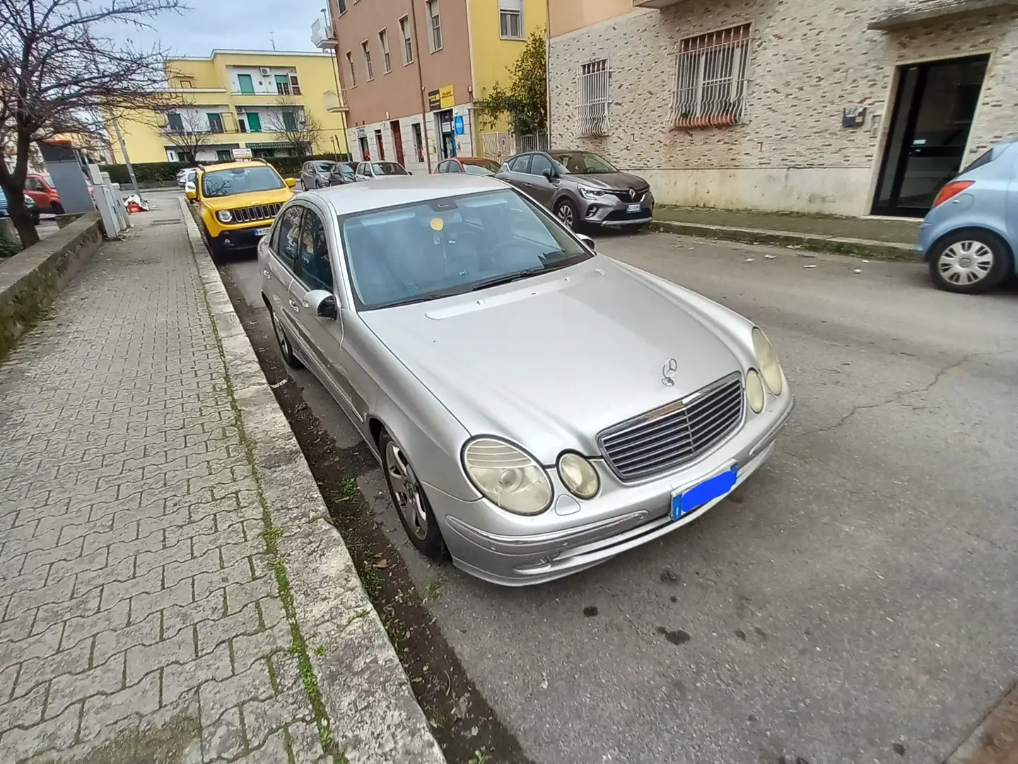 Mercedes-Benz E 270 cdi avantgarde Grau - 1