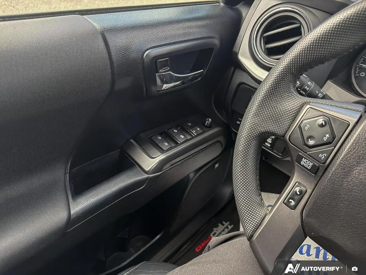 Toyota Tacoma снимка Toyota Tacoma
